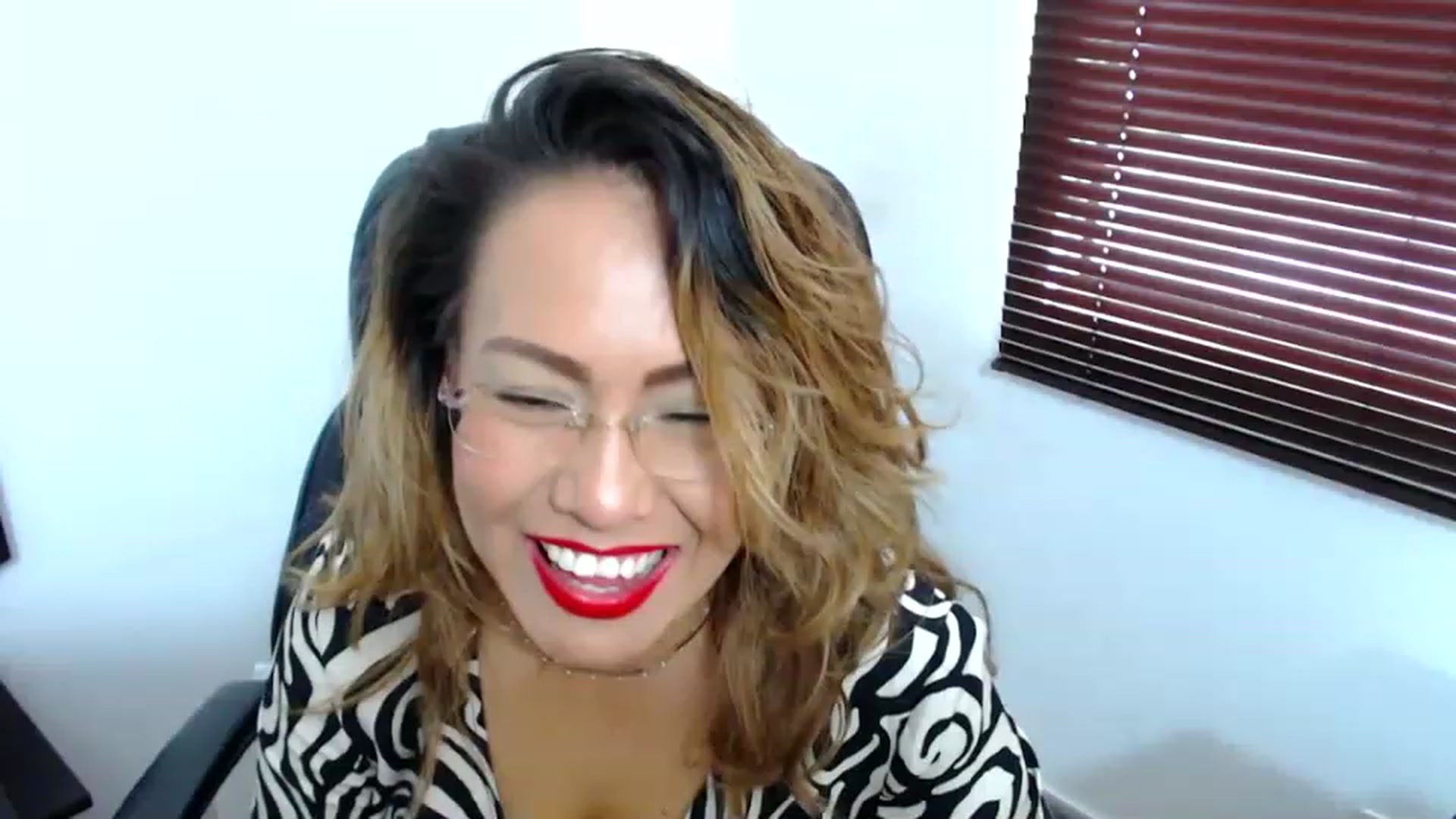 Gallery image thumbnail from office_secret's myfreecams stream on, 04/27/2023, 17:40 image 7 of 20