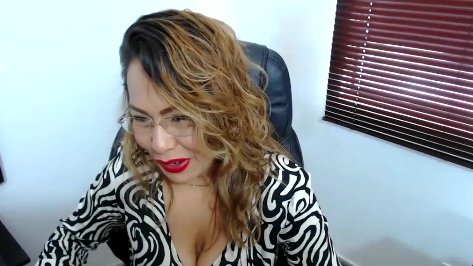 Gallery image thumbnail from office_secret's myfreecams stream on, 04/27/2023, 17:40 image 20 of 20