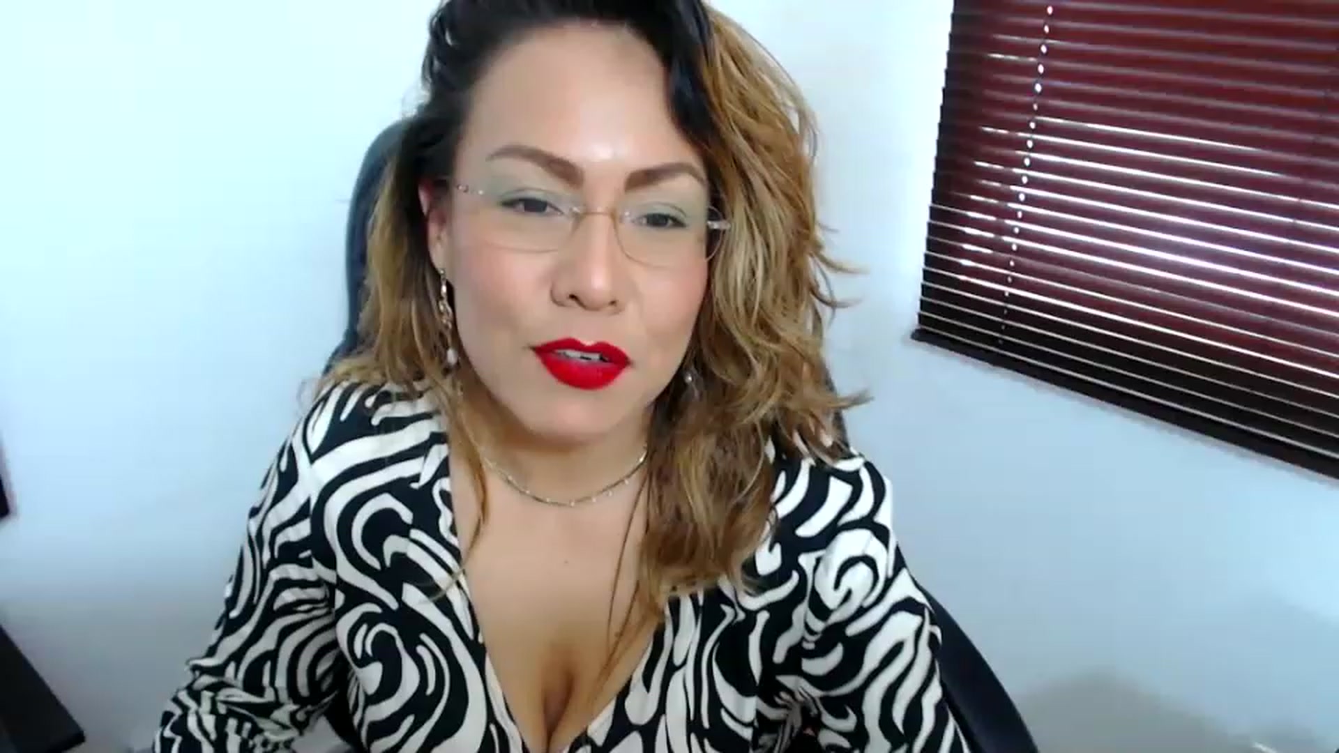 Gallery image thumbnail from office_secret's myfreecams stream on, 04/27/2023, 17:40 image 13 of 20