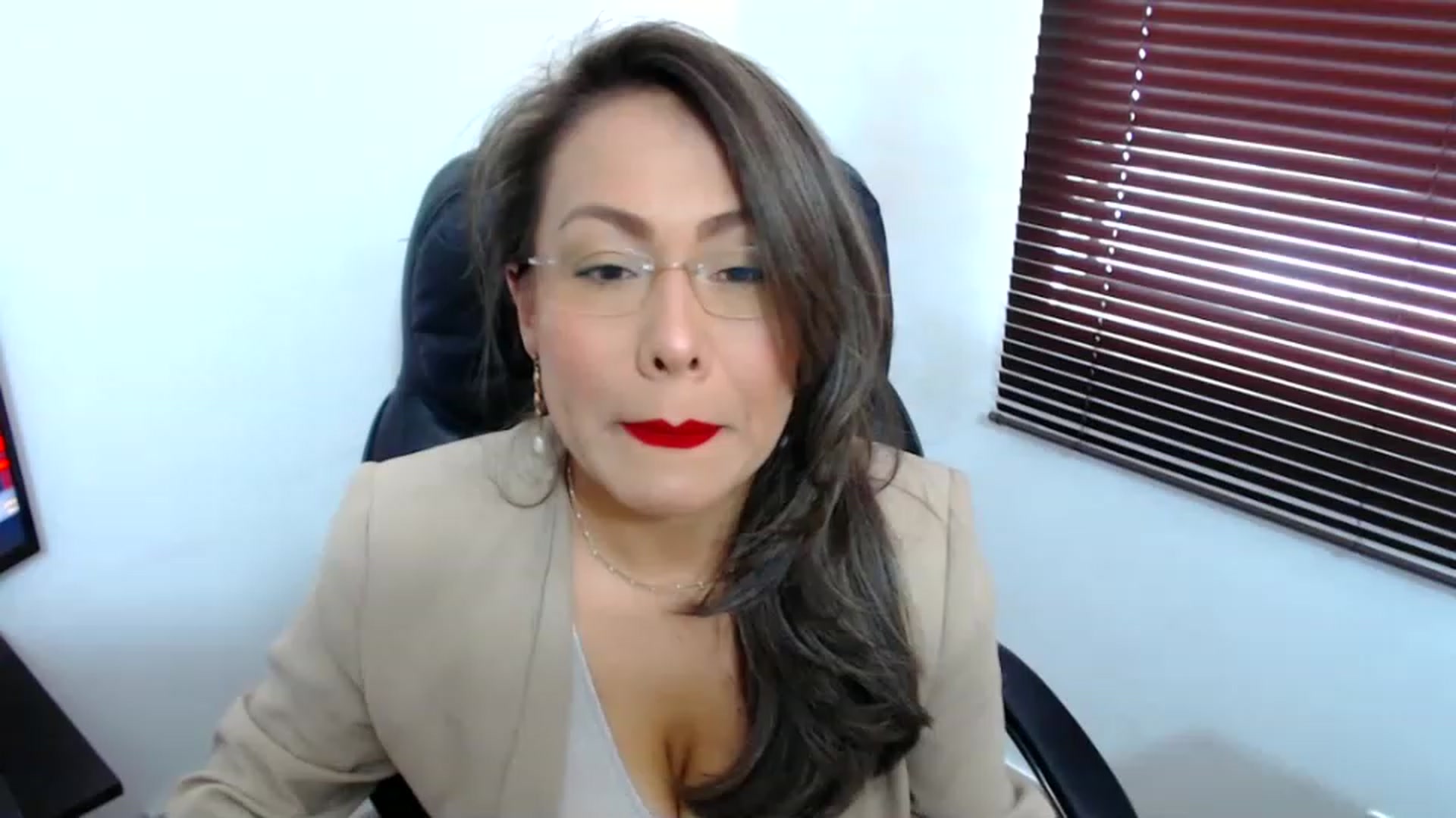 Gallery image thumbnail from office_secret's myfreecams stream on, 05/01/2023, 18:00 image 1 of 20