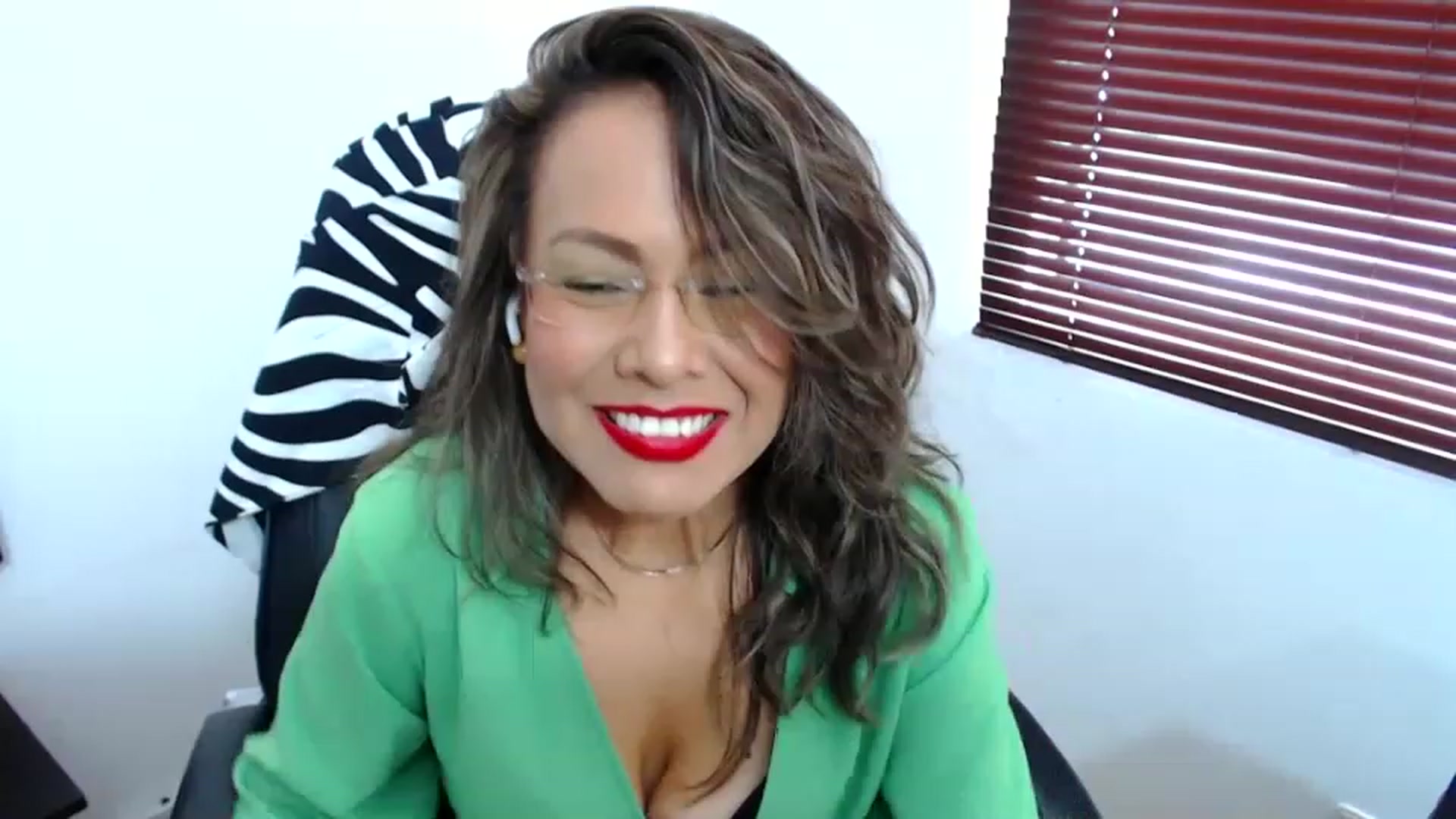 Gallery image thumbnail from office_secret's myfreecams stream on, 05/02/2023, 17:48 image 5 of 20