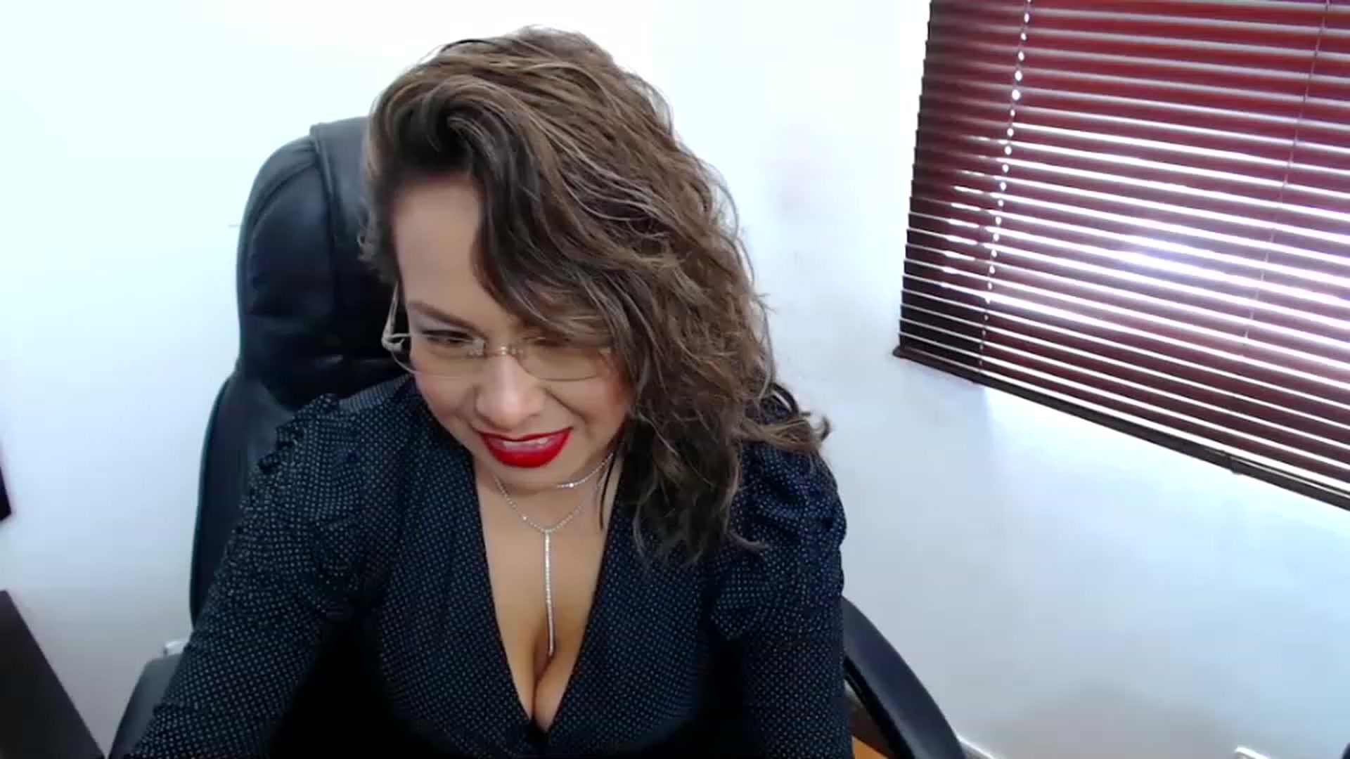 Gallery image thumbnail from office_secret's myfreecams stream on, 05/04/2023, 17:42 image 6 of 20