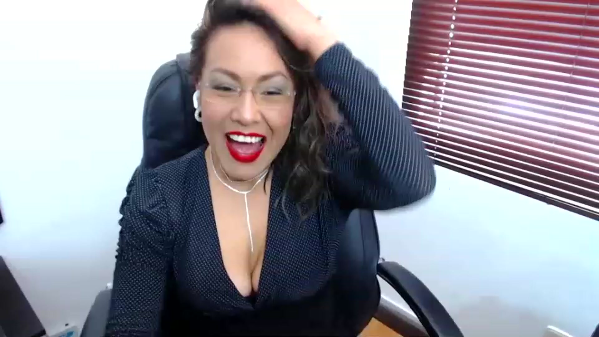 Gallery image thumbnail from office_secret's myfreecams stream on, 05/04/2023, 17:42 image 1 of 20