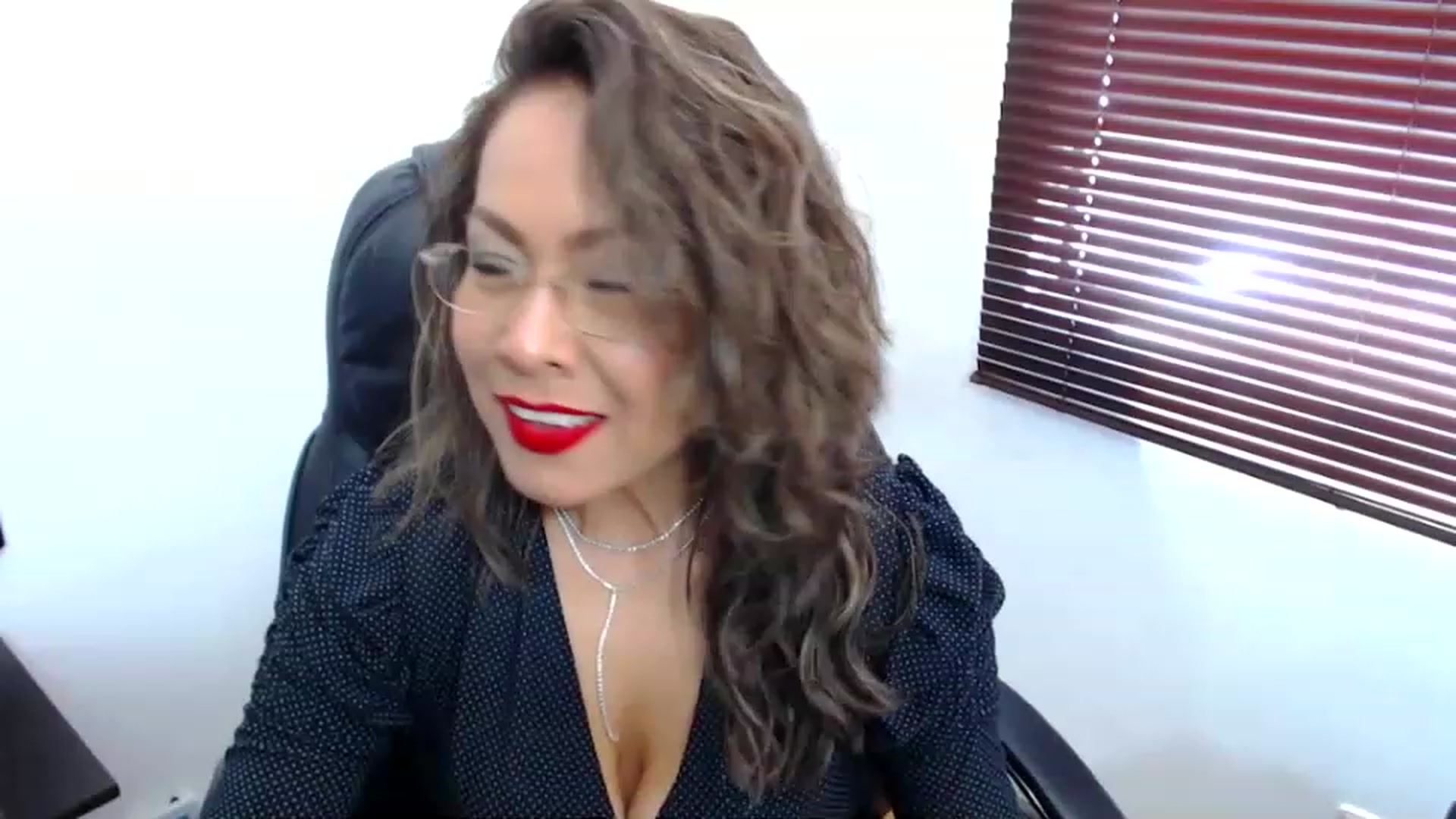 Gallery image thumbnail from office_secret's myfreecams stream on, 05/04/2023, 17:42 image 14 of 20