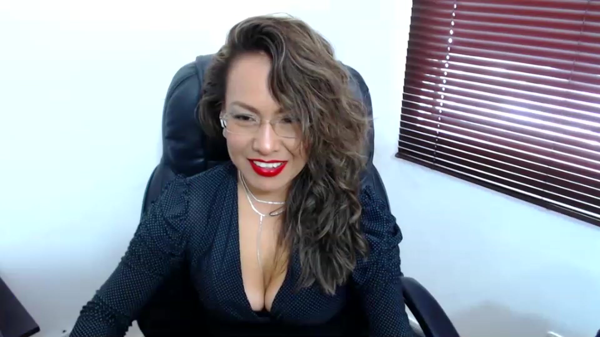 Gallery image thumbnail from office_secret's myfreecams stream on, 05/04/2023, 17:42 image 19 of 20