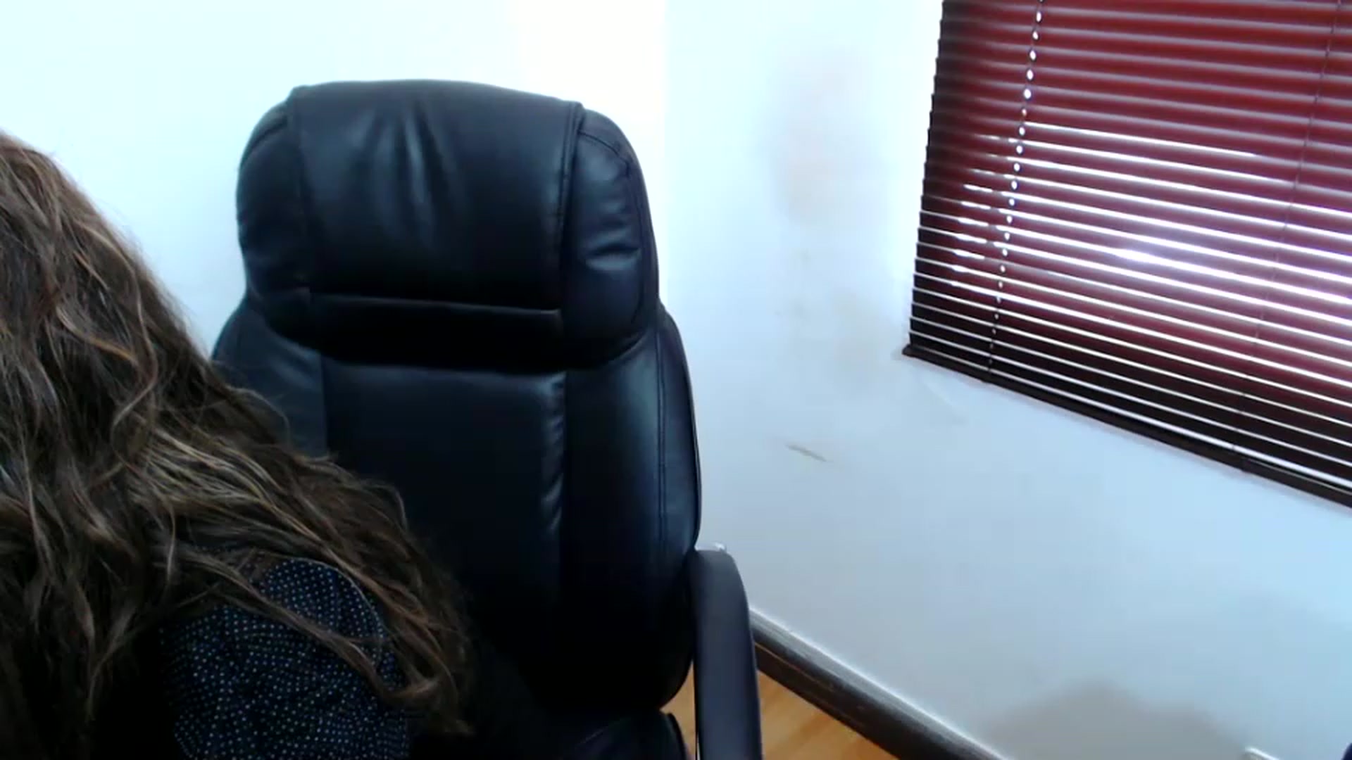 Gallery image thumbnail from office_secret's myfreecams stream on, 05/04/2023, 17:42 image 13 of 20
