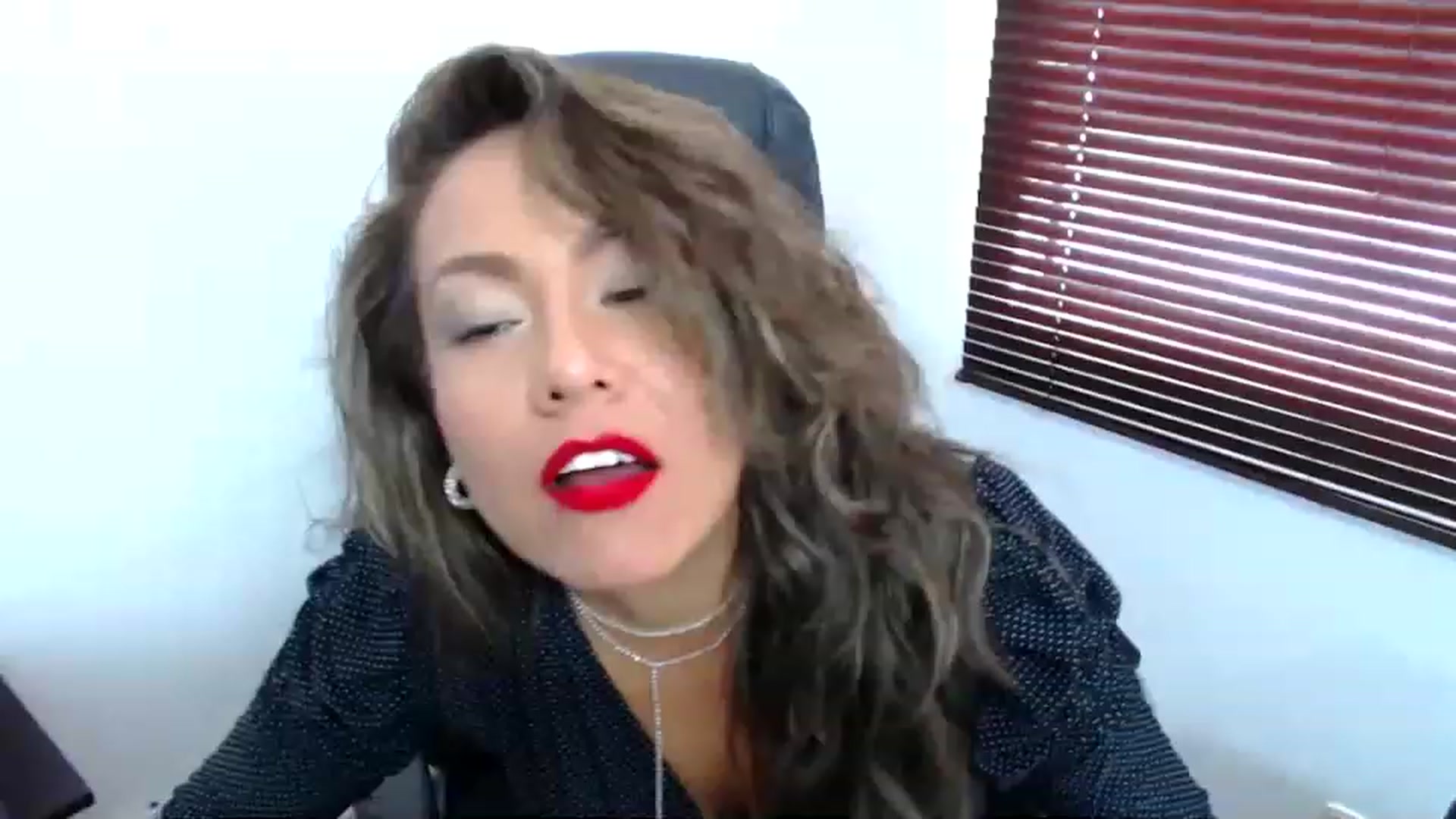 Gallery image thumbnail from office_secret's myfreecams stream on, 05/04/2023, 19:11 image 19 of 20