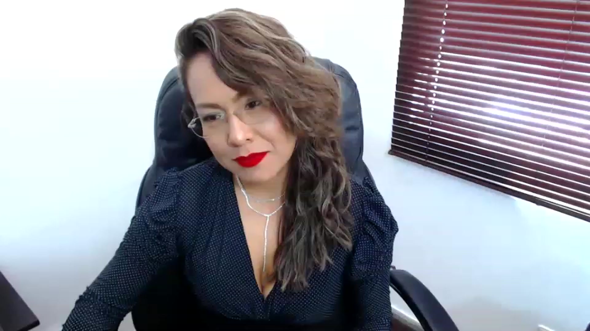 Gallery image thumbnail from office_secret's myfreecams stream on, 05/04/2023, 19:11 image 1 of 20