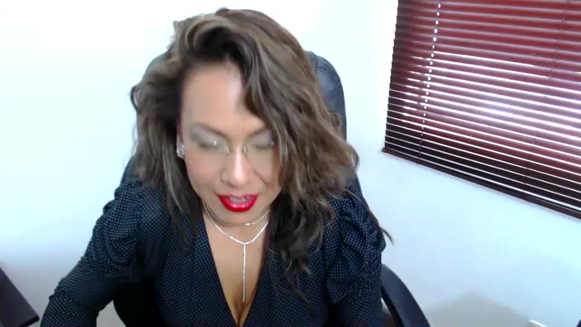 Gallery image thumbnail from office_secret's myfreecams stream on, 05/04/2023, 19:11 image 13 of 20