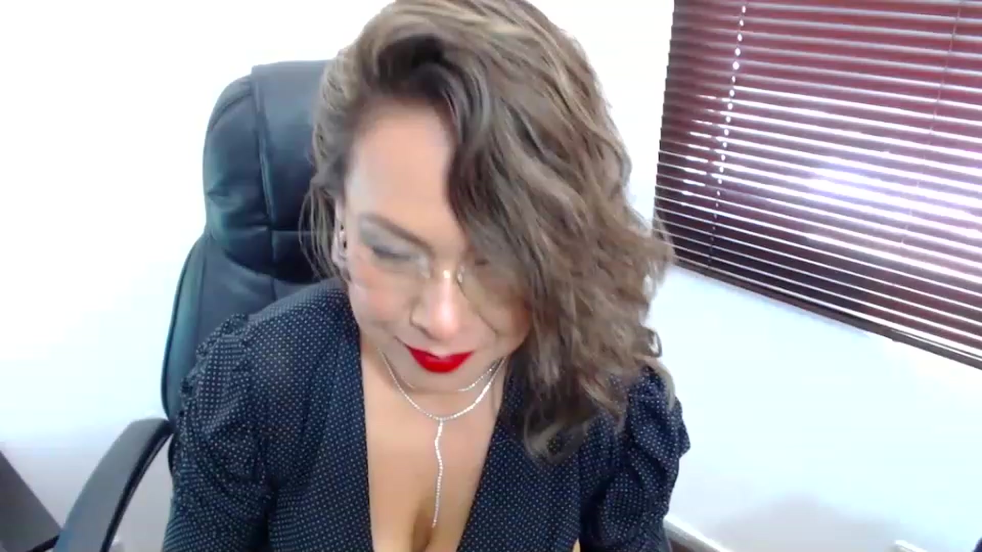Gallery image thumbnail from office_secret's myfreecams stream on, 05/04/2023, 19:11 image 2 of 20