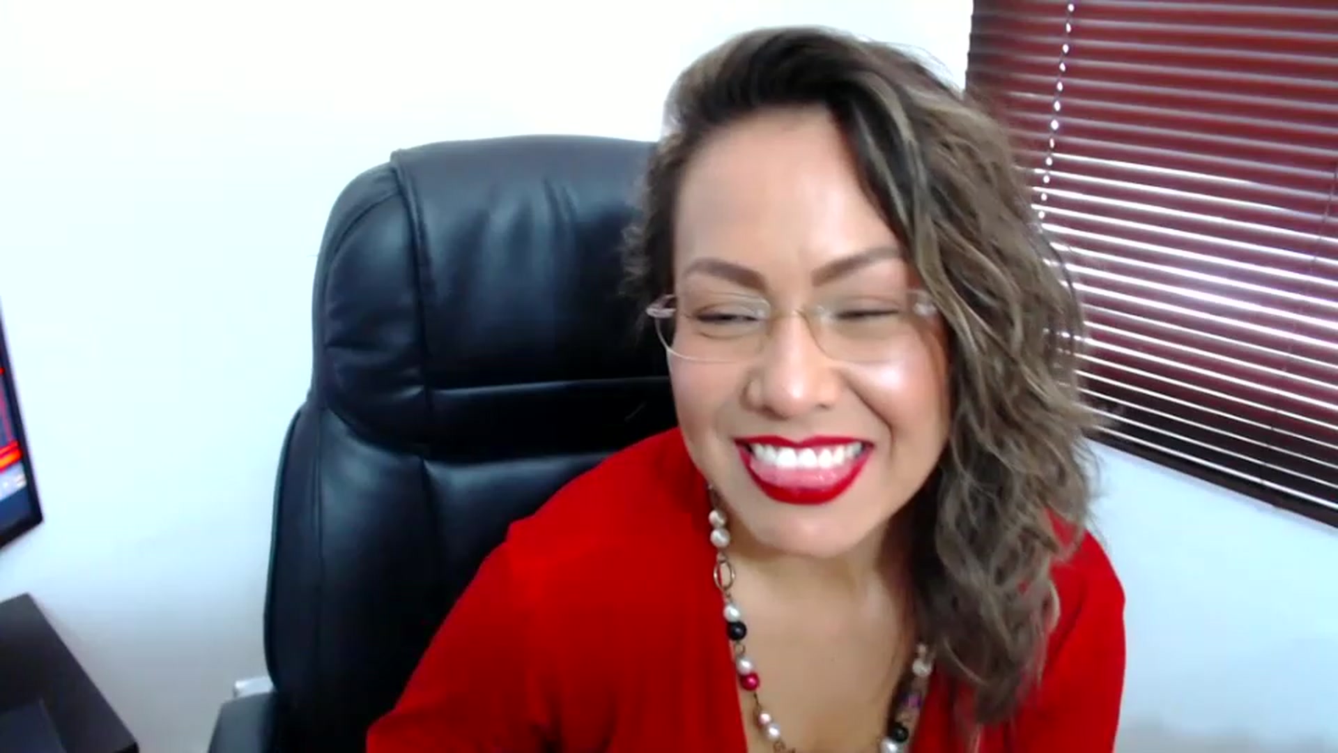 Gallery image thumbnail from office_secret's myfreecams stream on, 05/05/2023, 18:23 image 3 of 20