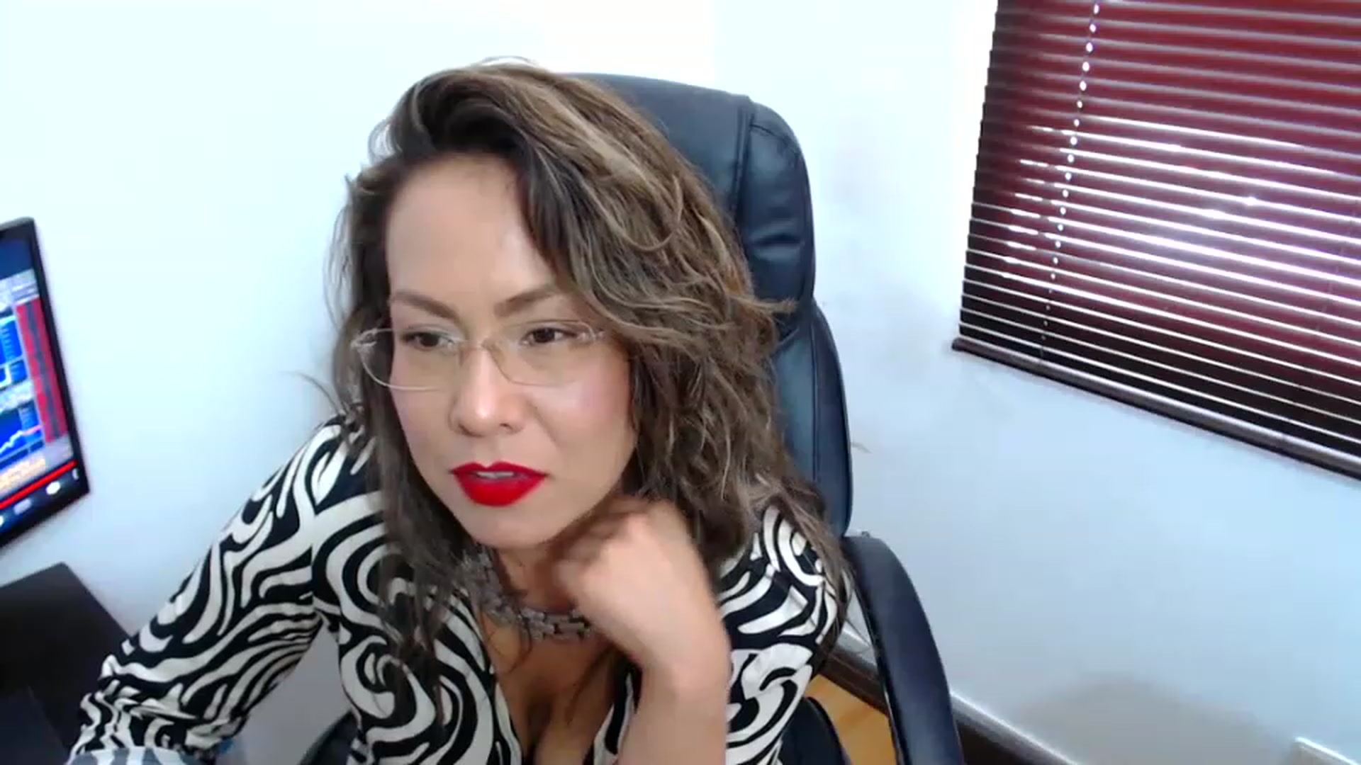 Gallery image thumbnail from office_secret's myfreecams stream on, 05/09/2023, 17:28 image 20 of 20