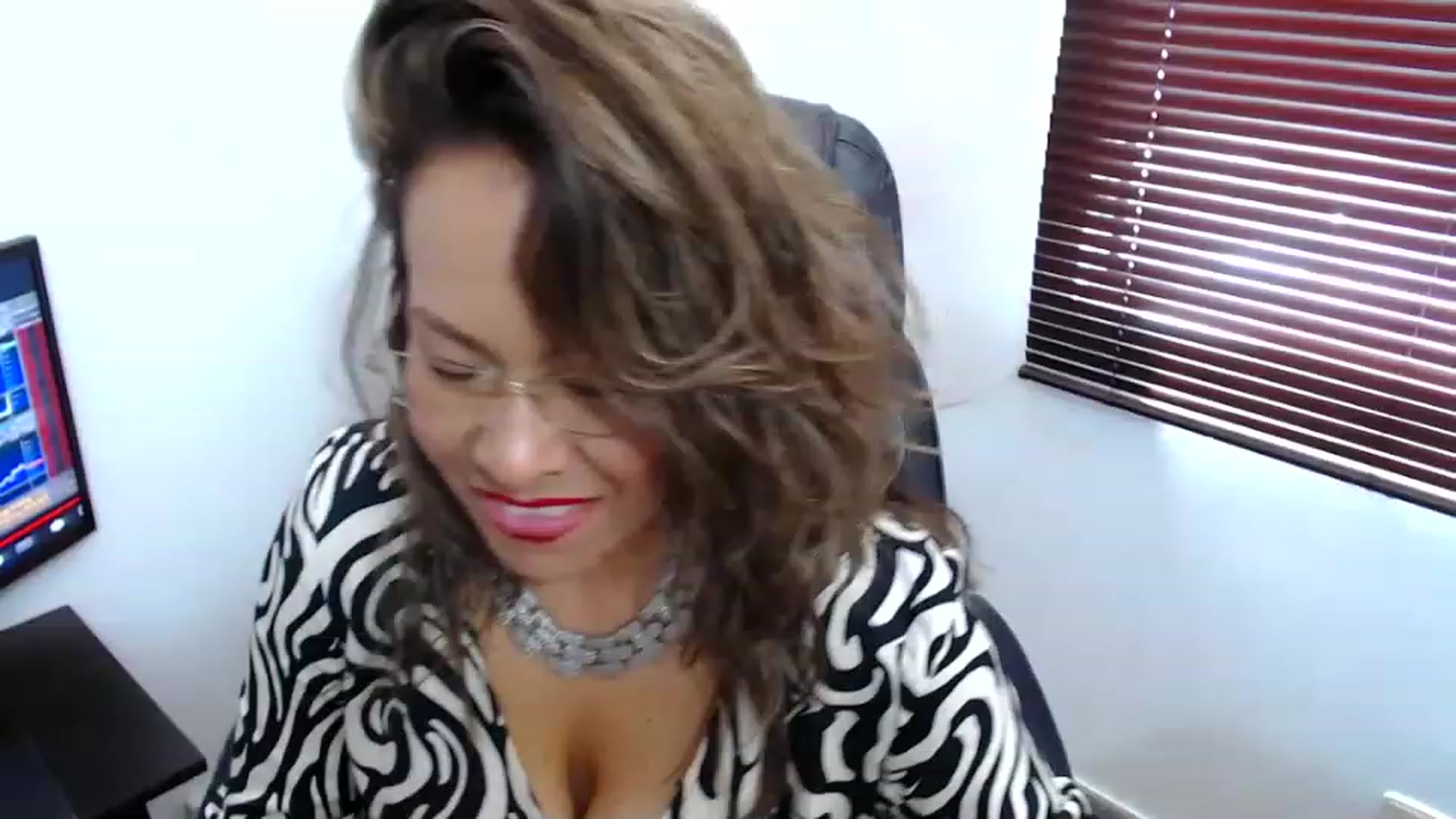 Gallery image thumbnail from office_secret's myfreecams stream on, 05/09/2023, 17:28 image 16 of 20