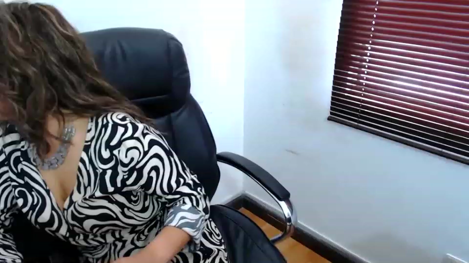 Gallery image thumbnail from office_secret's myfreecams stream on, 05/09/2023, 19:15 image 8 of 20