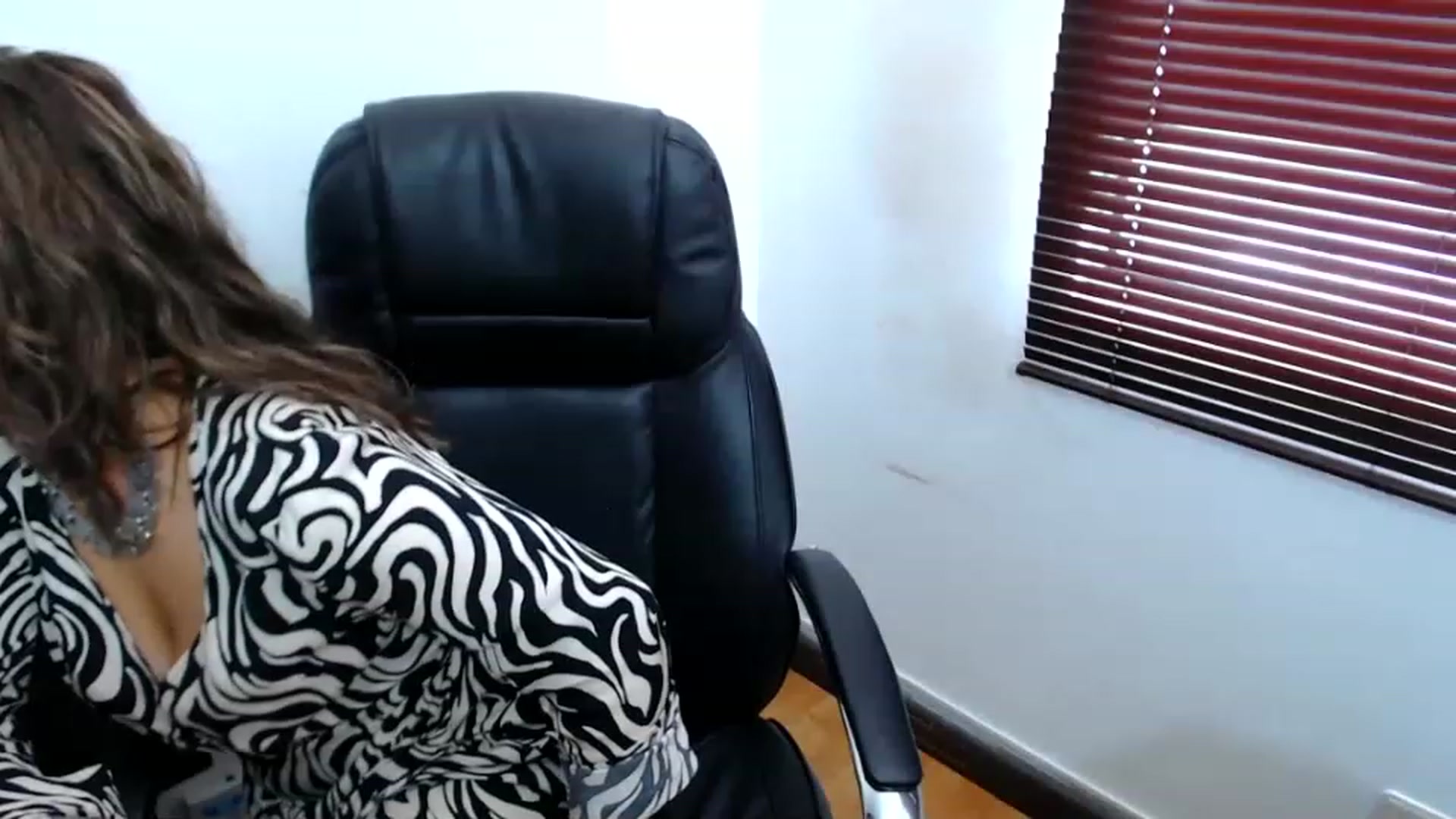 Gallery image thumbnail from office_secret's myfreecams stream on, 05/09/2023, 19:15 image 5 of 20