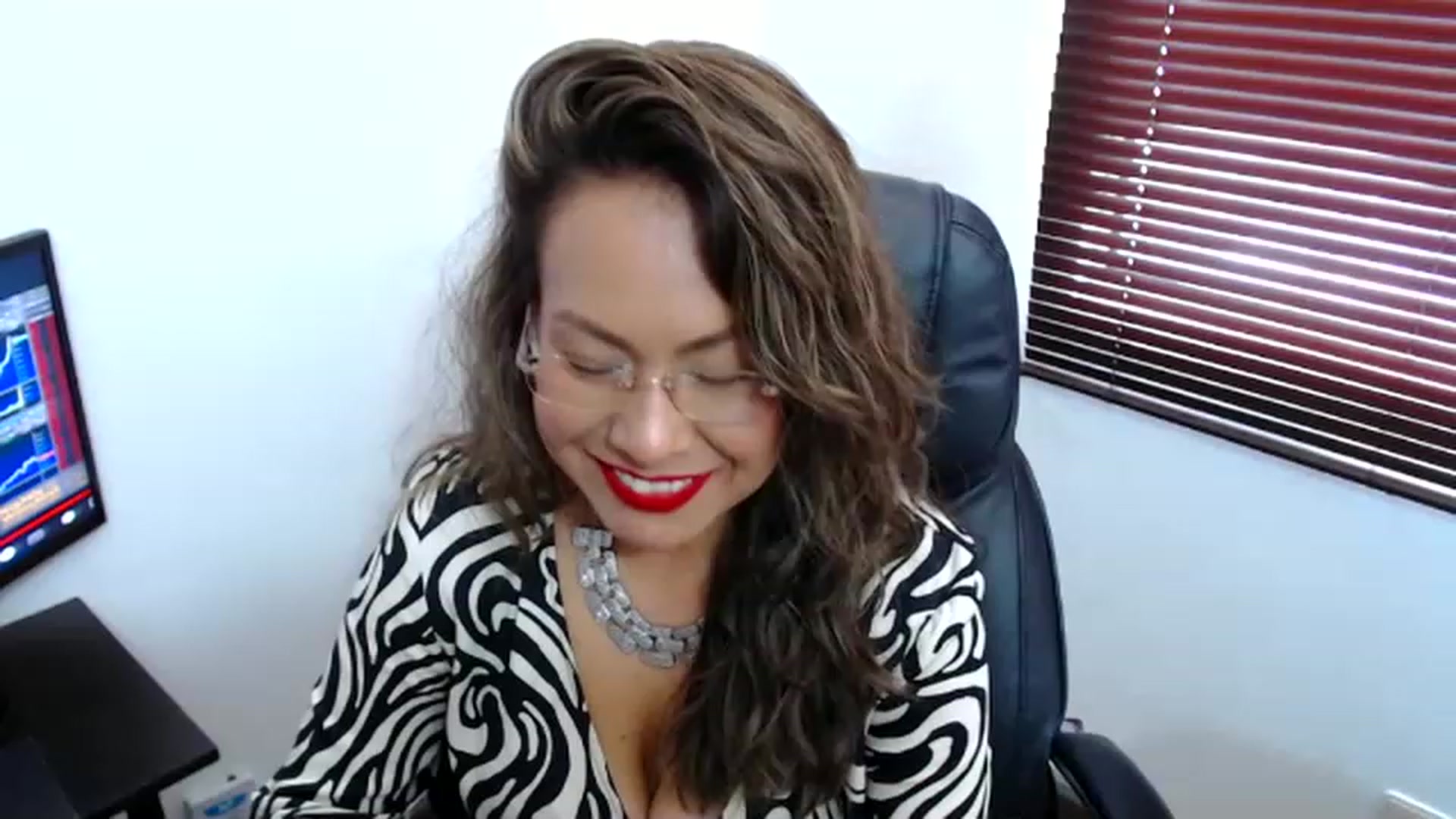 Gallery image thumbnail from office_secret's myfreecams stream on, 05/09/2023, 19:15 image 1 of 20