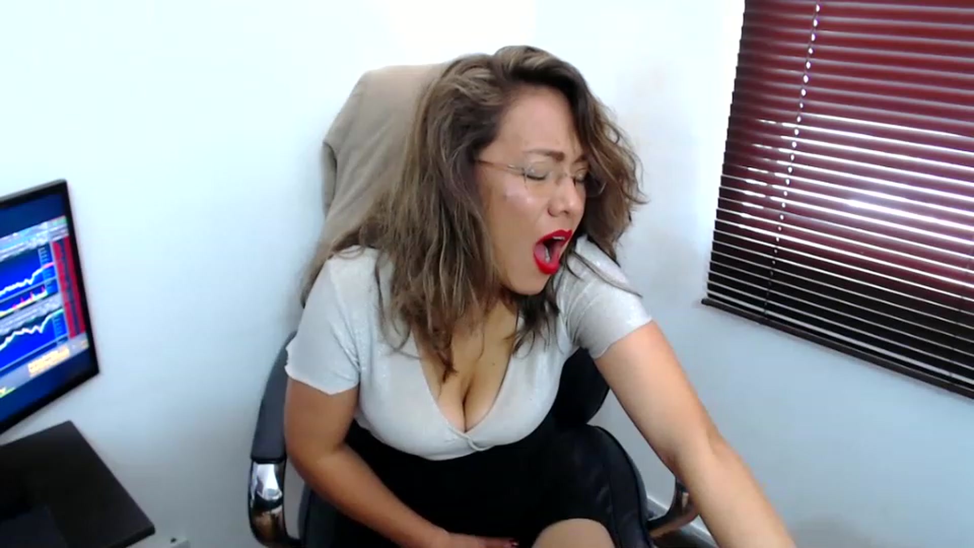 Gallery image thumbnail from office_secret's myfreecams stream on, 05/11/2023, 19:09 image 7 of 20