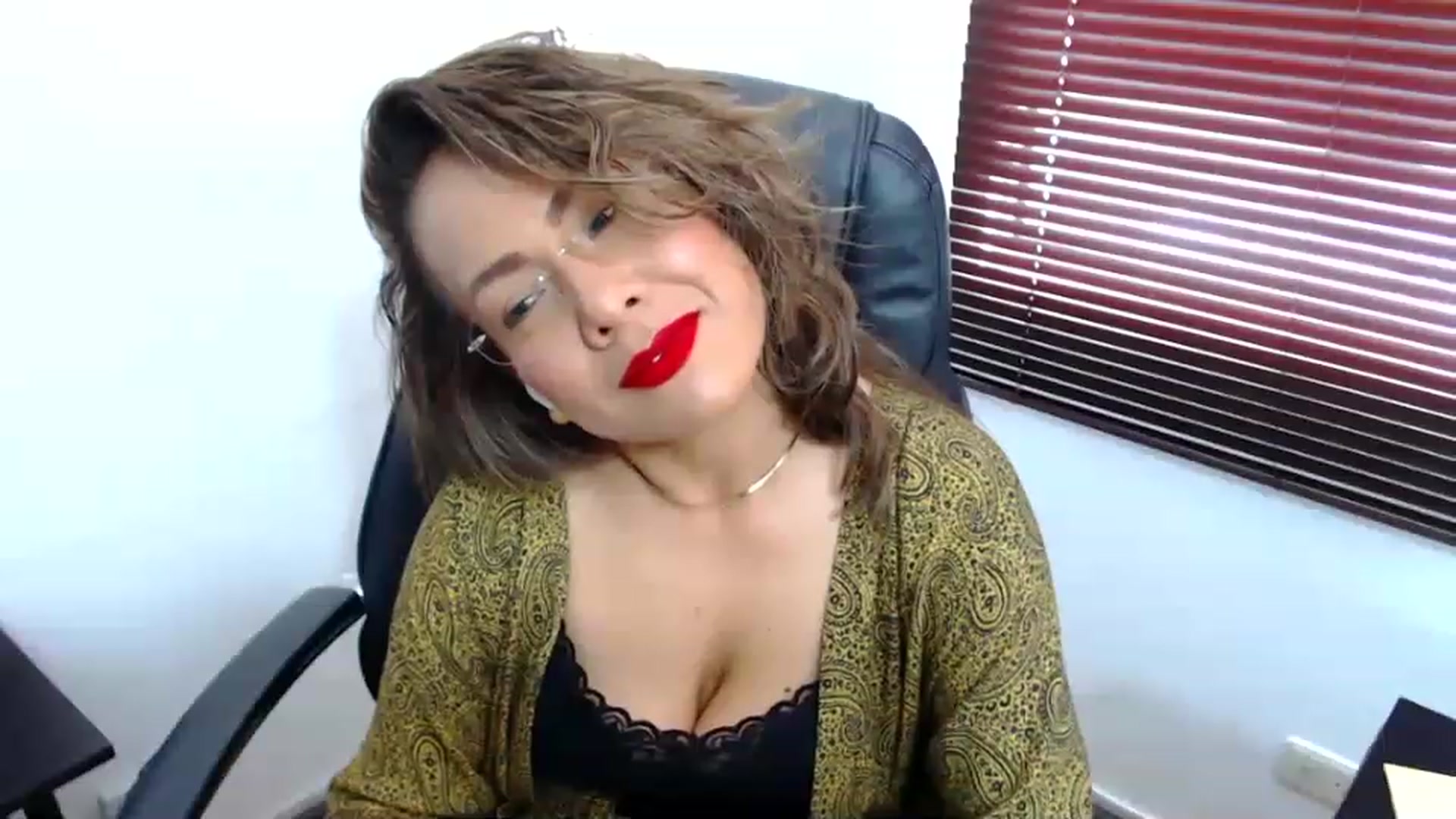 Gallery image thumbnail from office_secret's myfreecams stream on, 05/15/2023, 17:34 image 11 of 20
