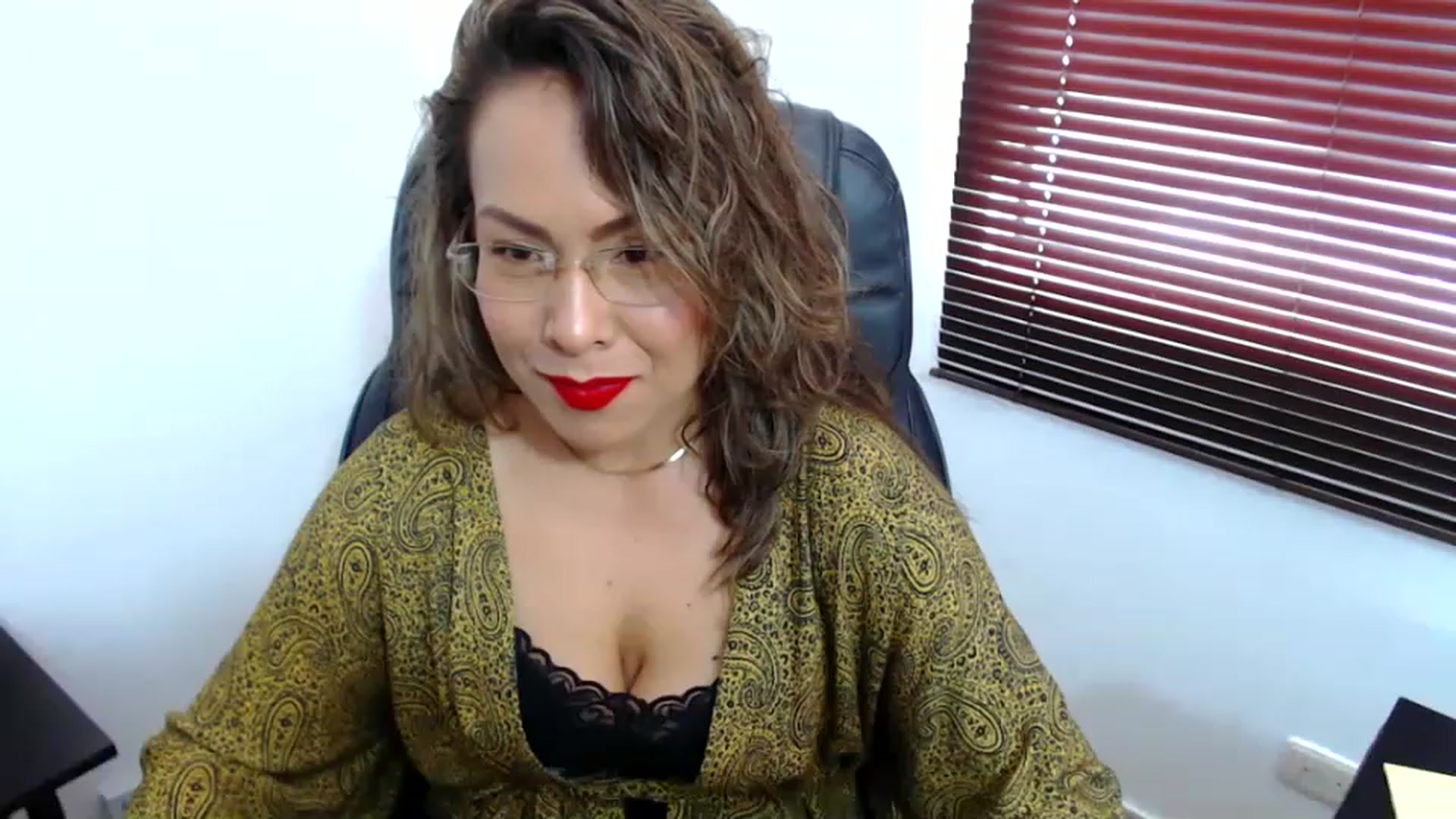 Gallery image thumbnail from office_secret's myfreecams stream on, 05/15/2023, 17:34 image 19 of 20