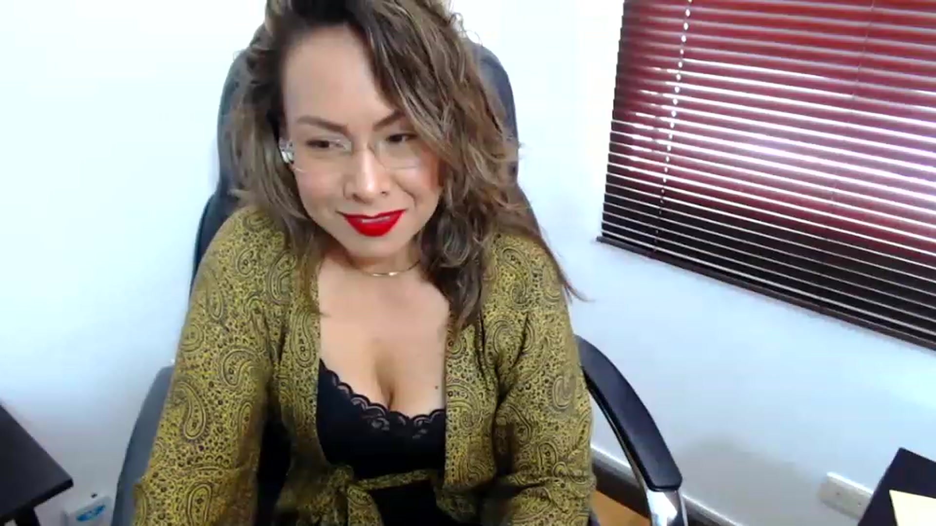 Gallery image thumbnail from office_secret's myfreecams stream on, 05/15/2023, 17:34 image 16 of 20