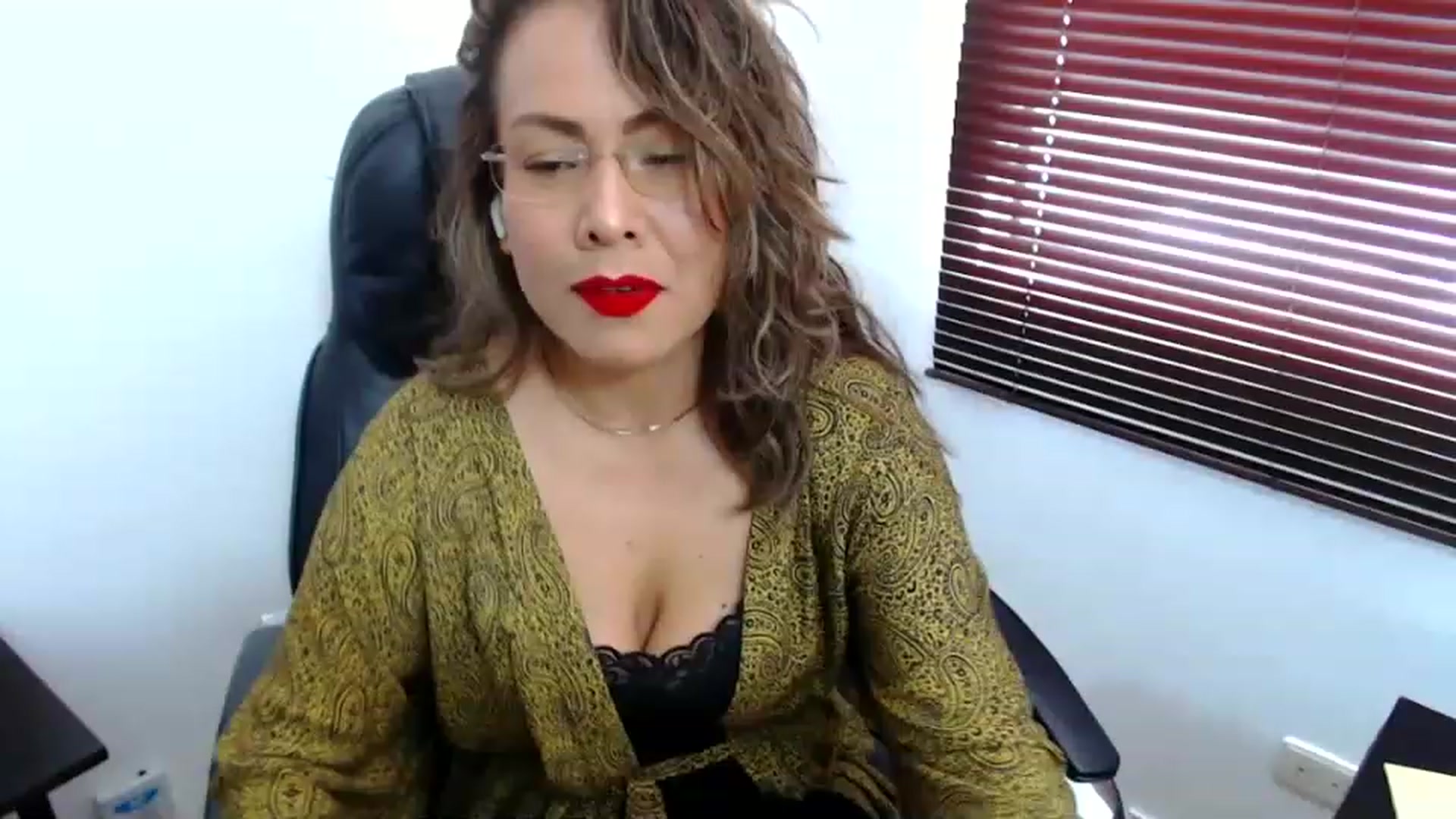 Gallery image thumbnail from office_secret's myfreecams stream on, 05/15/2023, 17:34 image 8 of 20