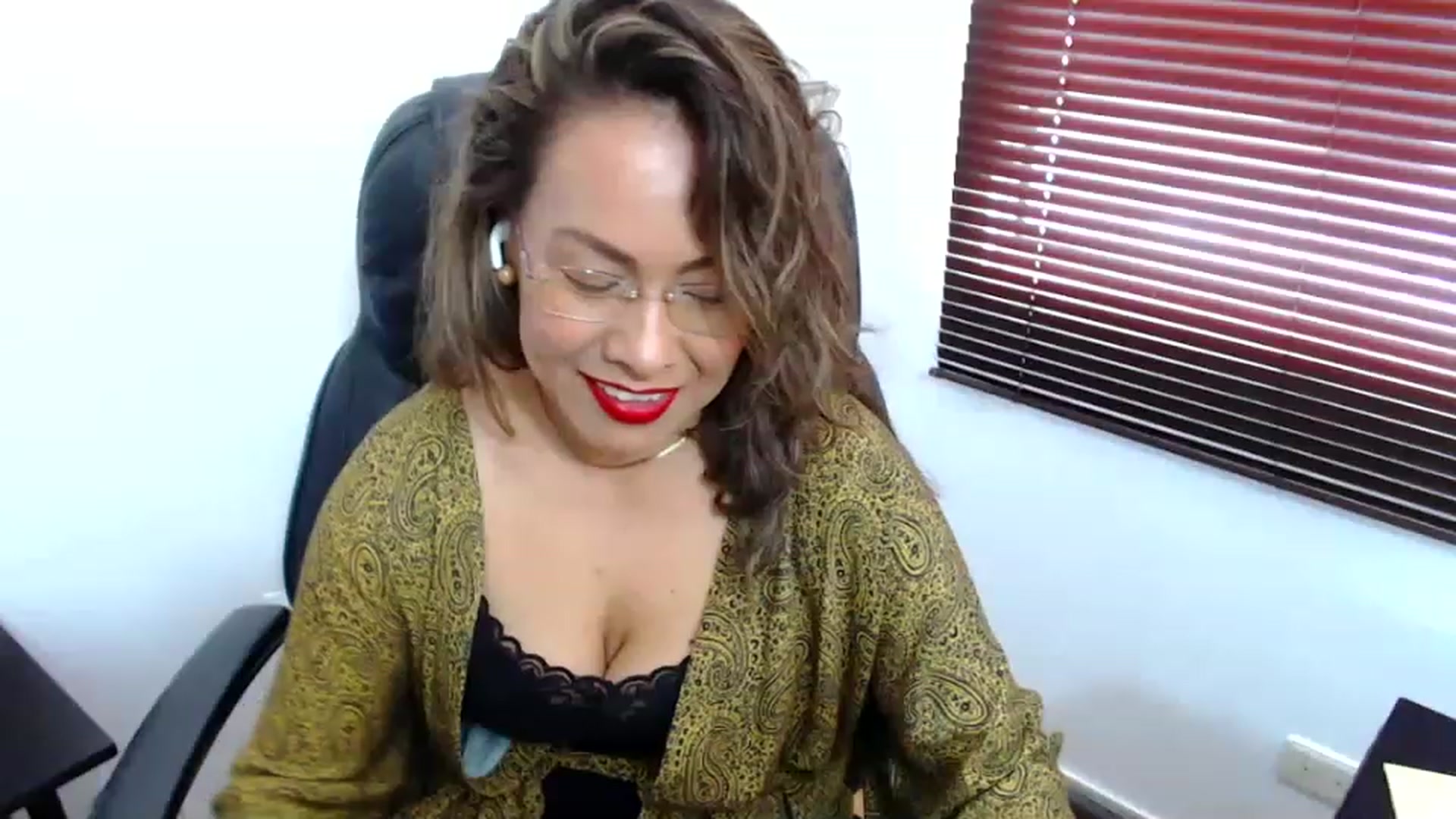 Gallery image thumbnail from office_secret's myfreecams stream on, 05/15/2023, 17:34 image 18 of 20