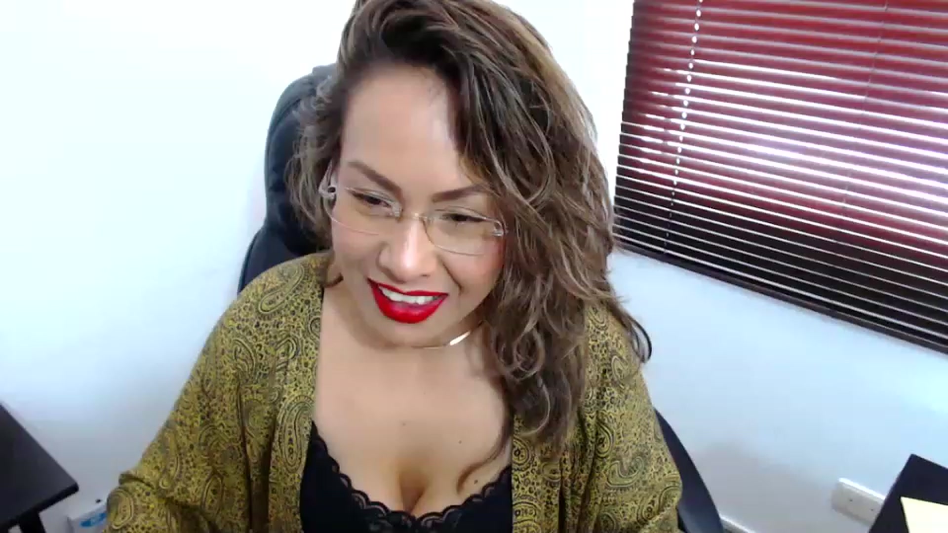 Gallery image thumbnail from office_secret's myfreecams stream on, 05/15/2023, 17:34 image 6 of 20
