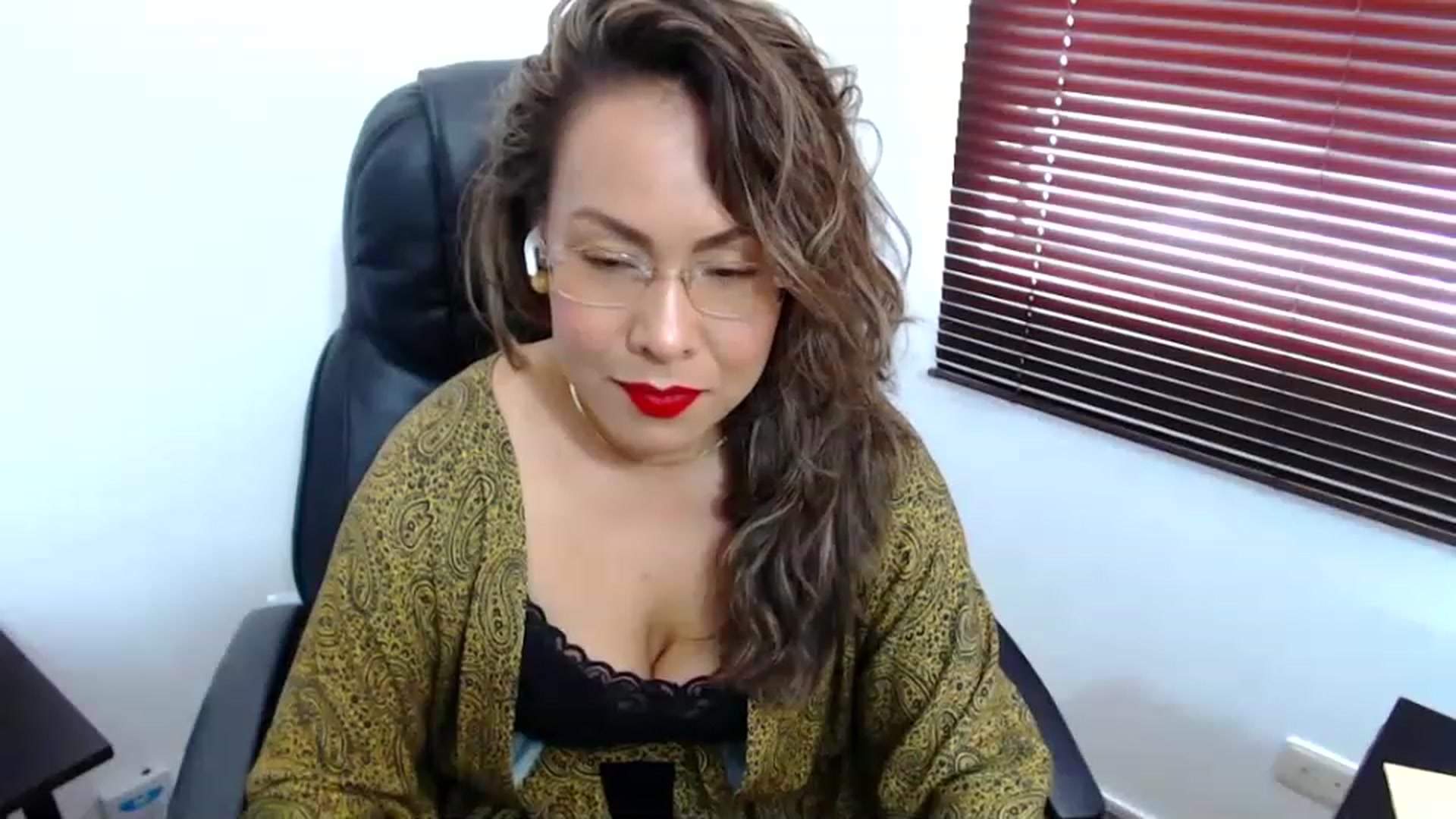 Gallery image thumbnail from office_secret's myfreecams stream on, 05/15/2023, 17:34 image 17 of 20