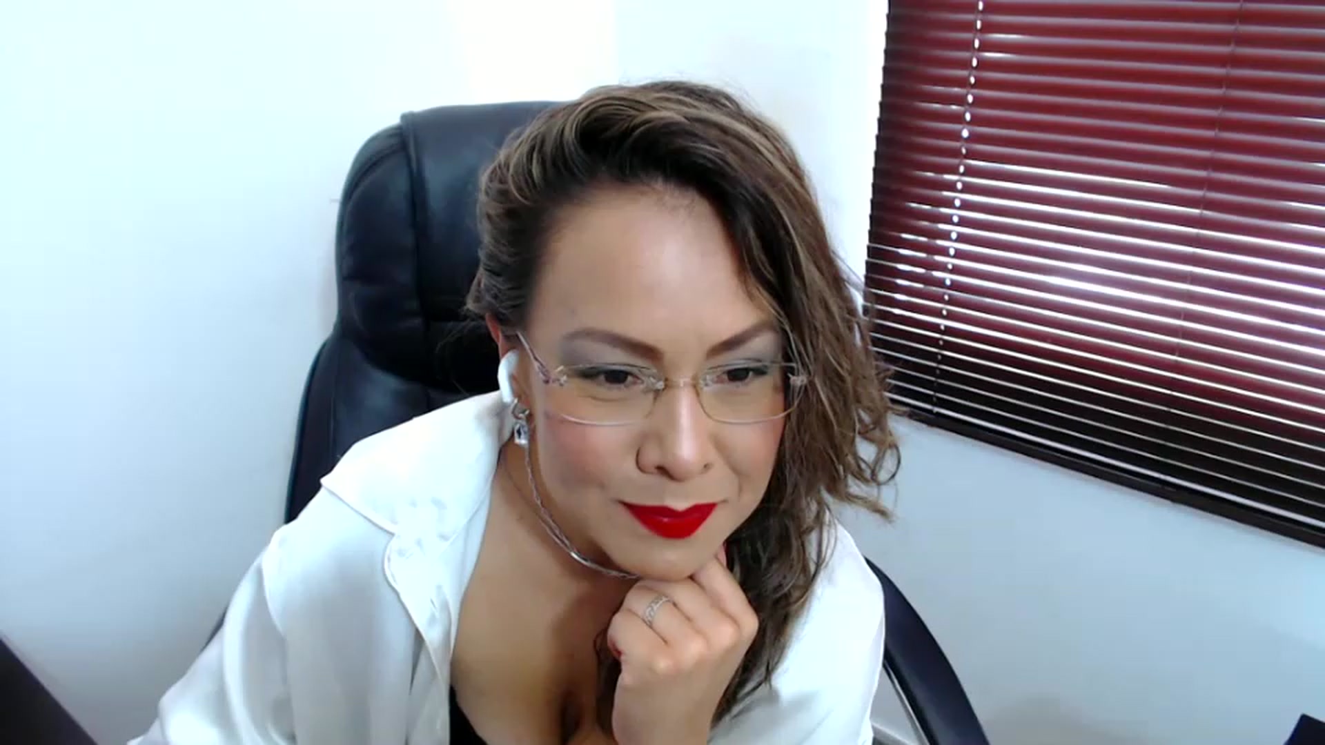 Gallery image thumbnail from office_secret's myfreecams stream on, 05/16/2023, 16:50 image 9 of 20