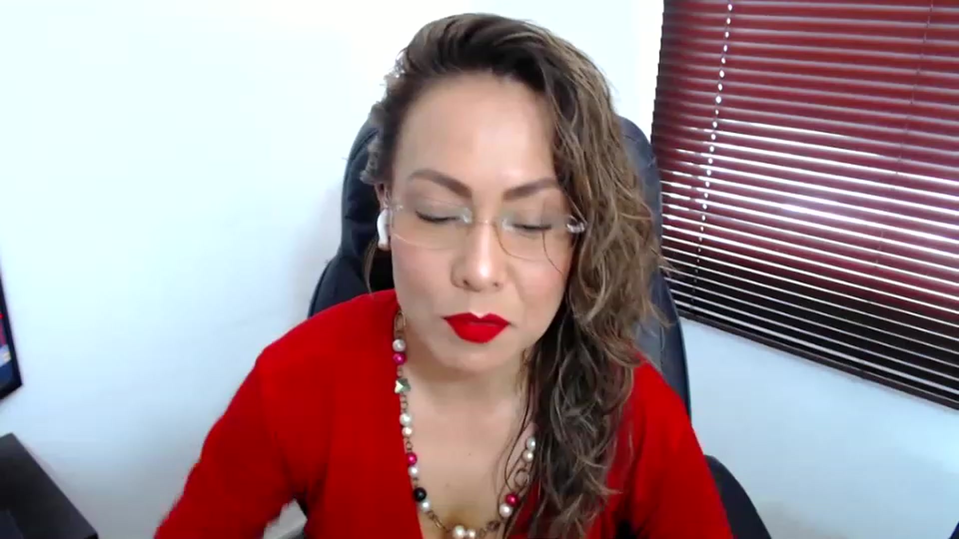 Gallery image thumbnail from office_secret's myfreecams stream on, 05/18/2023, 17:23 image 2 of 20