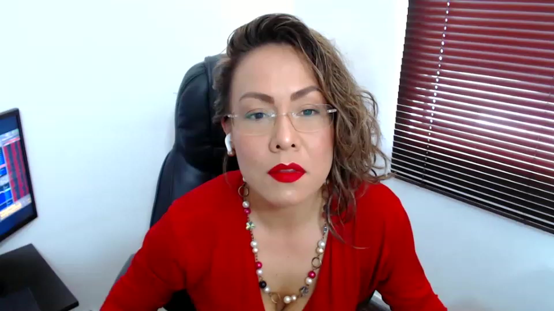 Gallery image thumbnail from office_secret's myfreecams stream on, 05/18/2023, 17:23 image 9 of 20