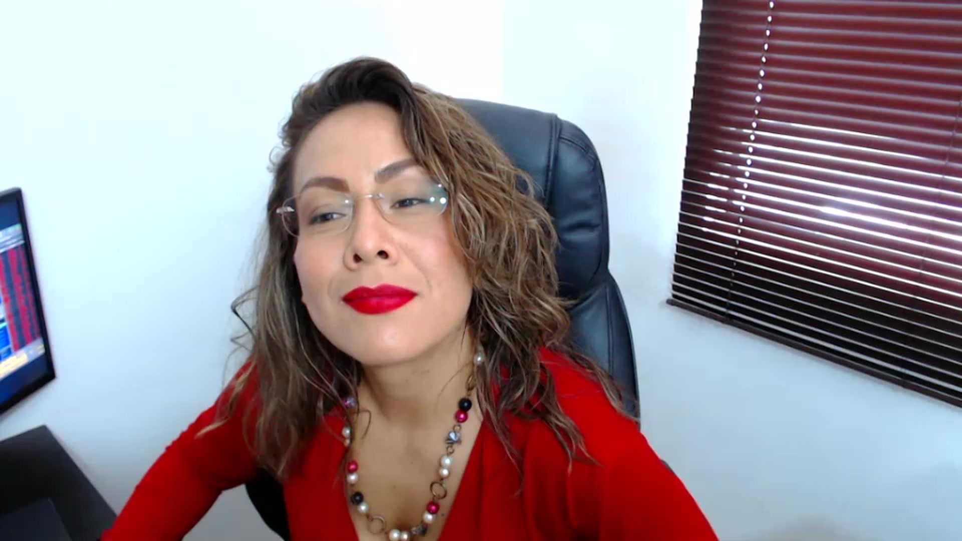 Gallery image thumbnail from office_secret's myfreecams stream on, 05/18/2023, 19:17 image 17 of 20