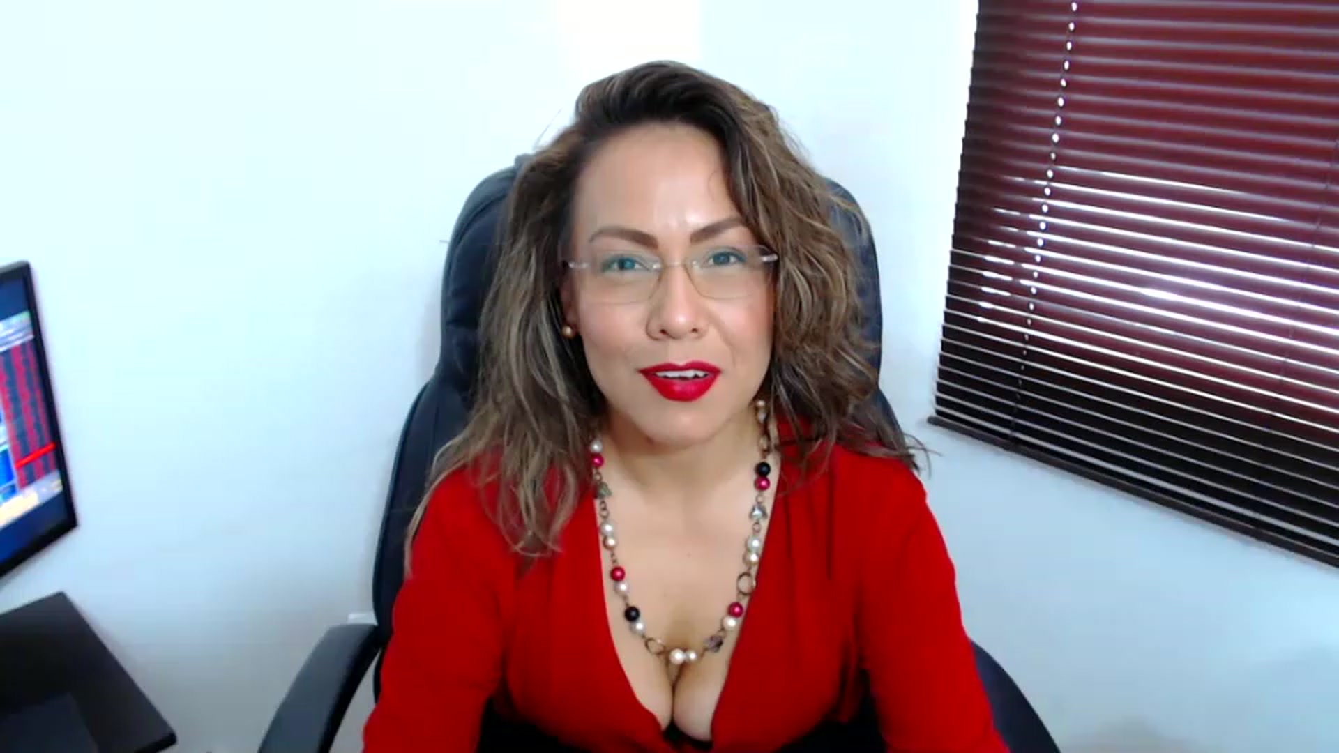 Gallery image thumbnail from office_secret's myfreecams stream on, 05/18/2023, 19:17 image 18 of 20