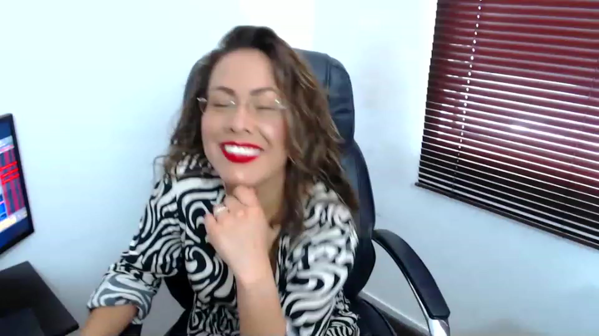 Gallery image thumbnail from office_secret's myfreecams stream on, 05/19/2023, 18:04 image 11 of 20