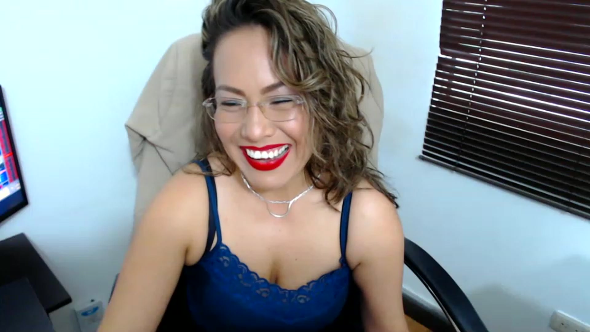 Gallery image thumbnail from office_secret's myfreecams stream on, 05/22/2023, 17:48 image 7 of 20