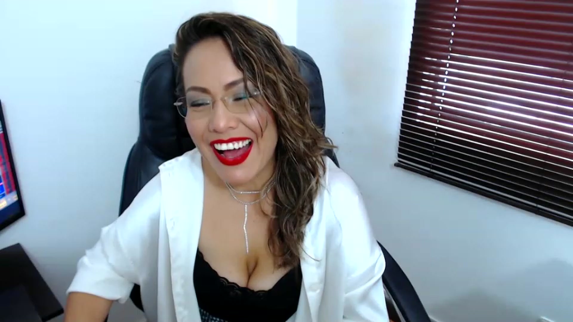 Gallery image thumbnail from office_secret's myfreecams stream on, 05/23/2023, 18:12 image 10 of 20