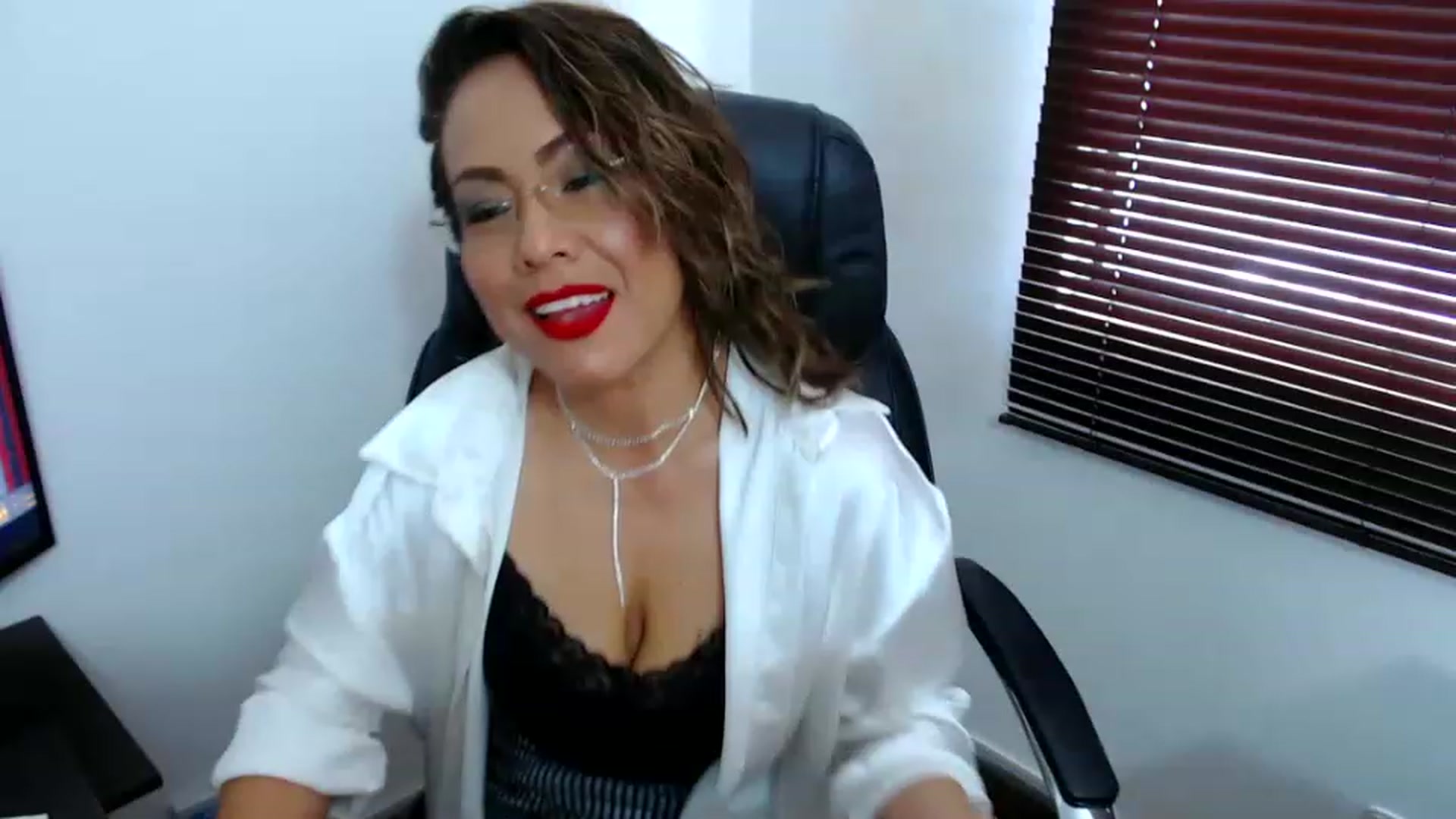 Gallery image thumbnail from office_secret's myfreecams stream on, 05/23/2023, 18:12 image 12 of 20