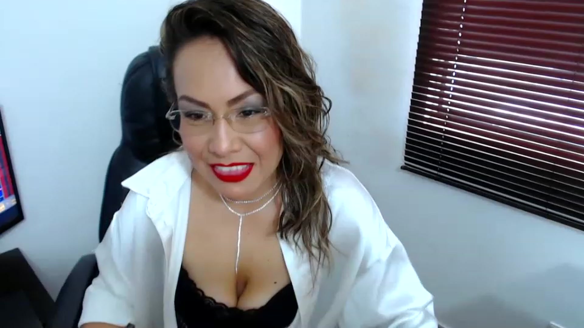 Gallery image thumbnail from office_secret's myfreecams stream on, 05/23/2023, 18:12 image 8 of 20