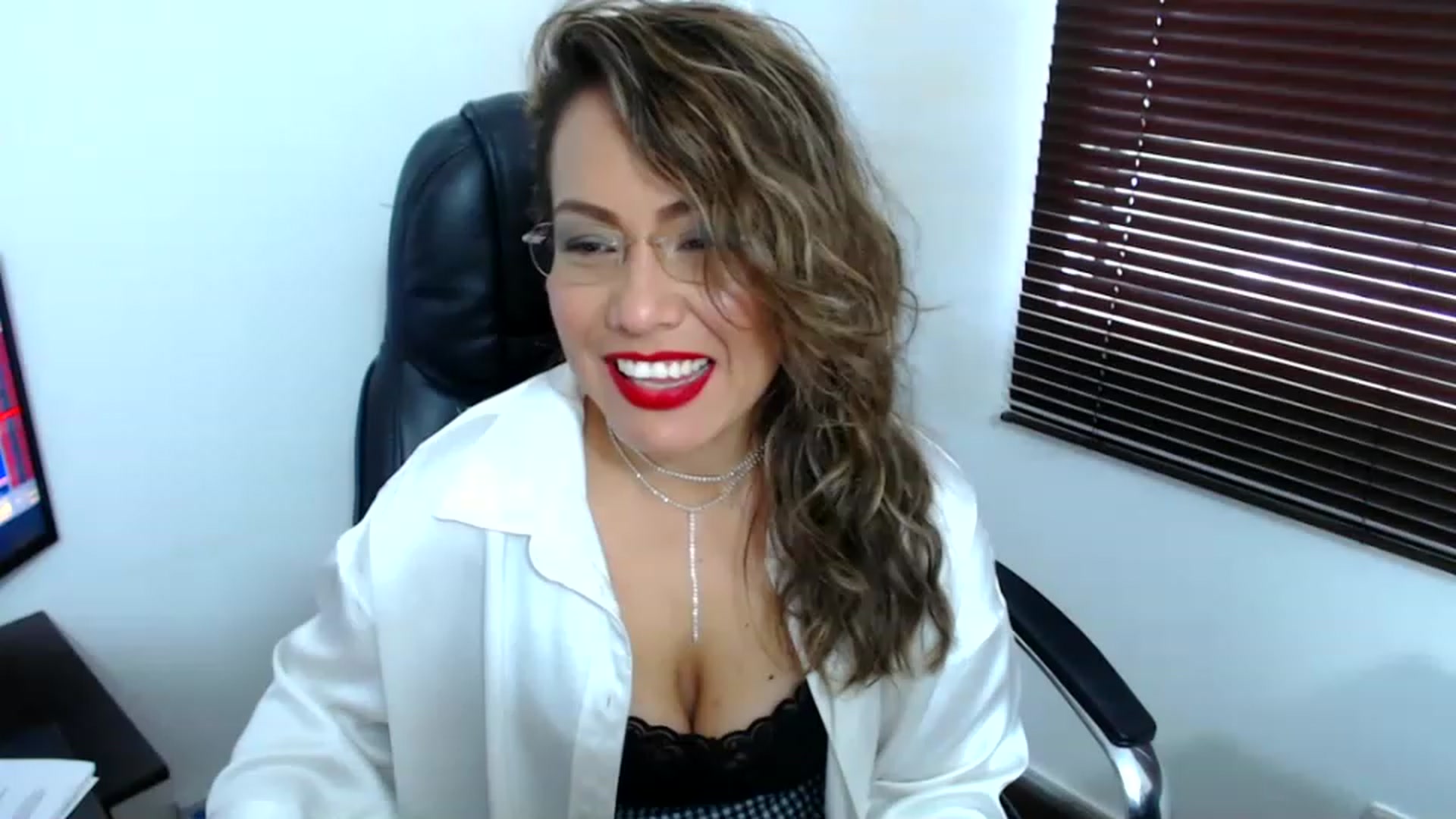 Gallery image thumbnail from office_secret's myfreecams stream on, 05/23/2023, 19:09 image 3 of 20