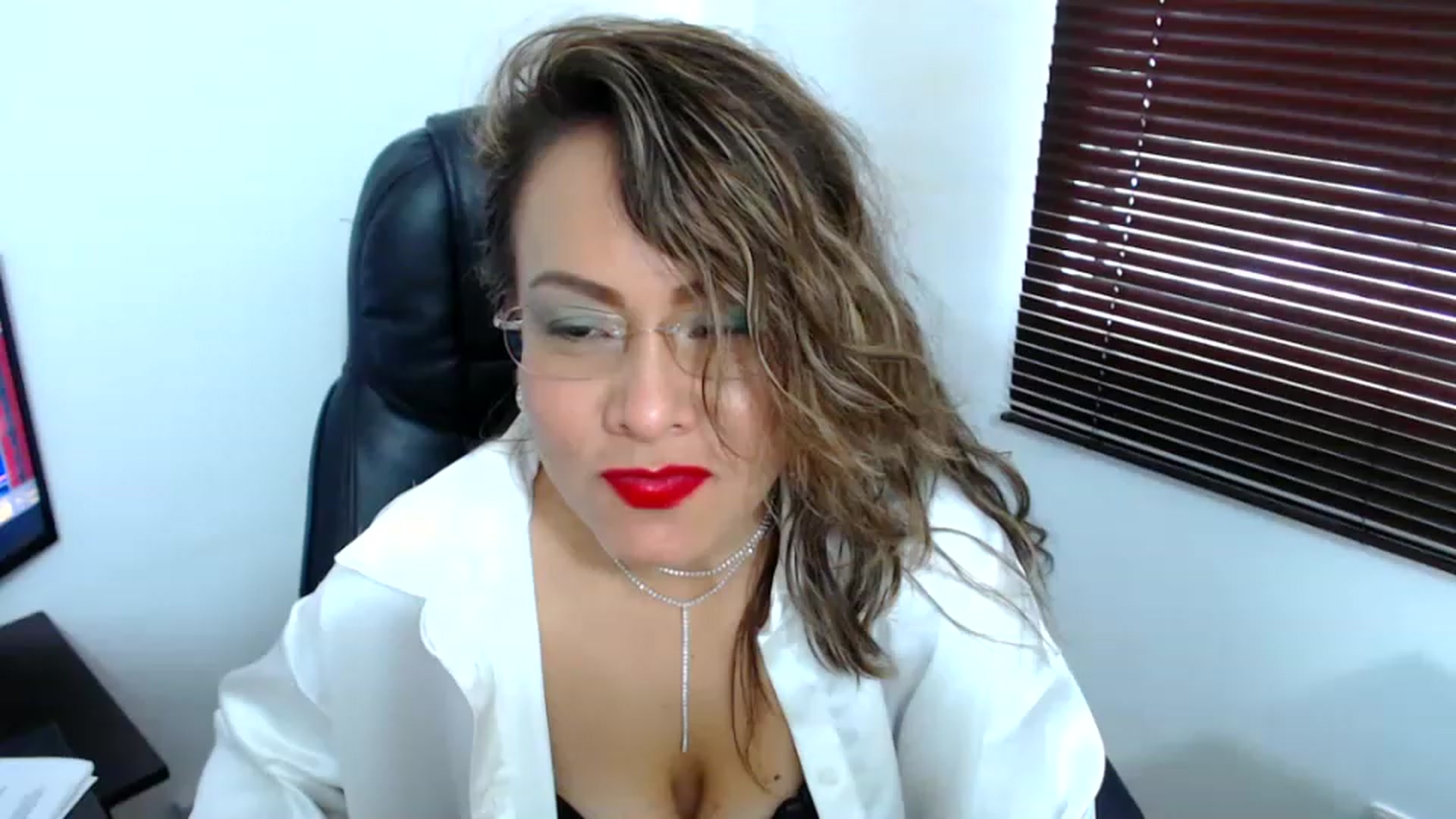 Gallery image thumbnail from office_secret's myfreecams stream on, 05/23/2023, 19:09 image 6 of 20