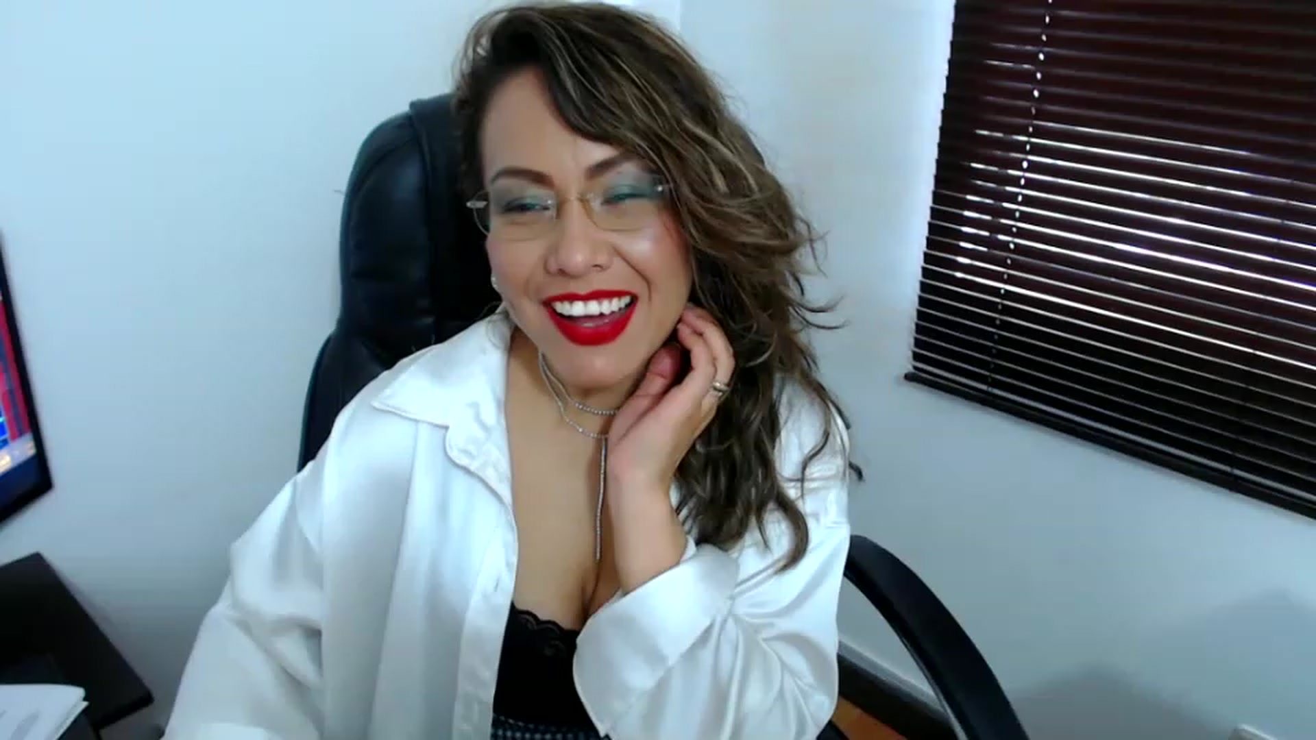 Gallery image thumbnail from office_secret's myfreecams stream on, 05/23/2023, 19:09 image 5 of 20