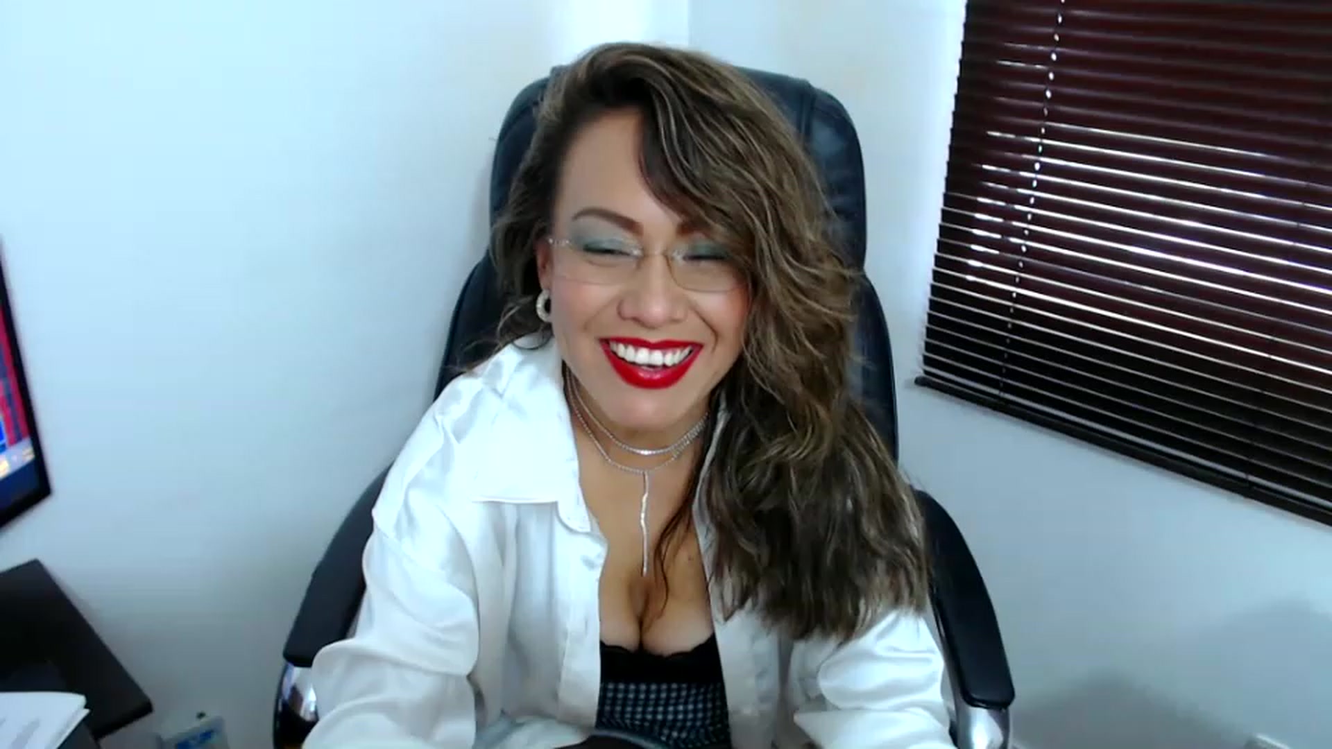 Gallery image thumbnail from office_secret's myfreecams stream on, 05/23/2023, 19:09 image 9 of 20