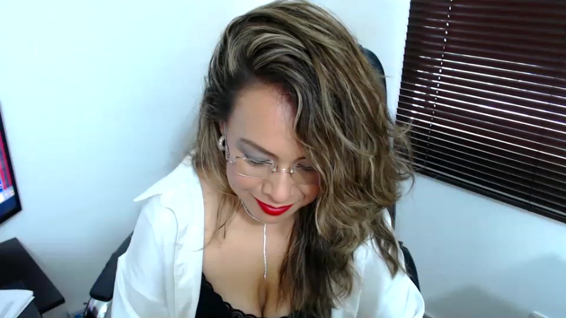 Gallery image thumbnail from office_secret's myfreecams stream on, 05/23/2023, 19:09 image 15 of 20