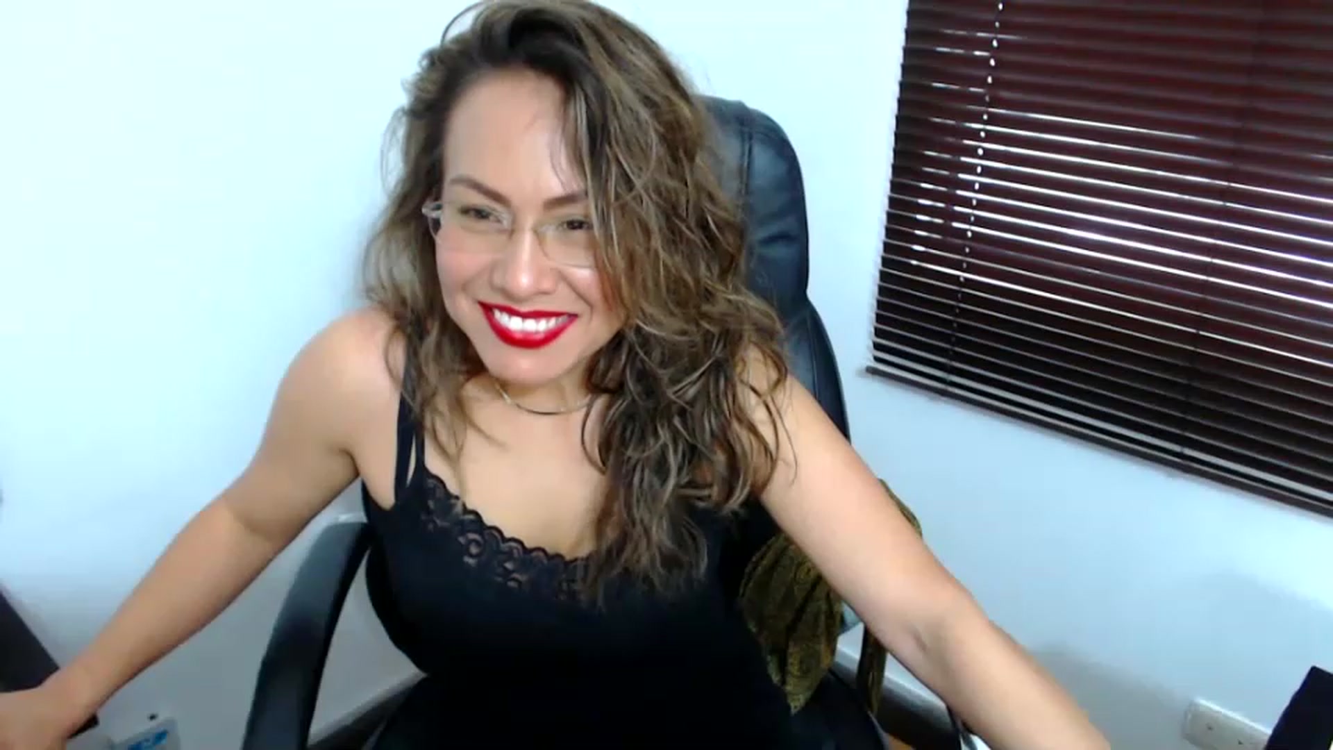 Gallery image thumbnail from office_secret's myfreecams stream on, 05/25/2023, 19:03 image 10 of 20