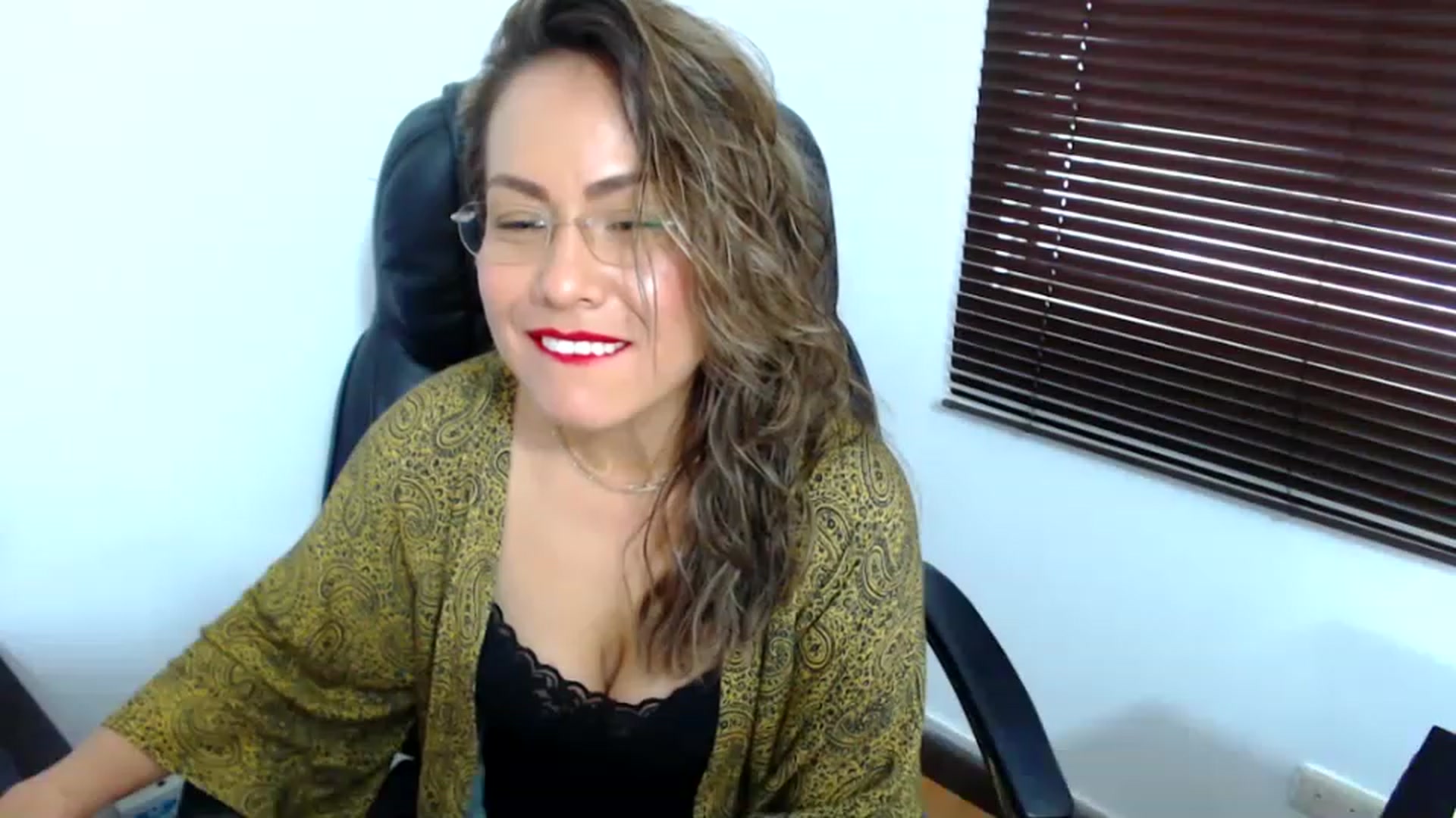 Gallery image thumbnail from office_secret's myfreecams stream on, 05/25/2023, 19:03 image 6 of 20