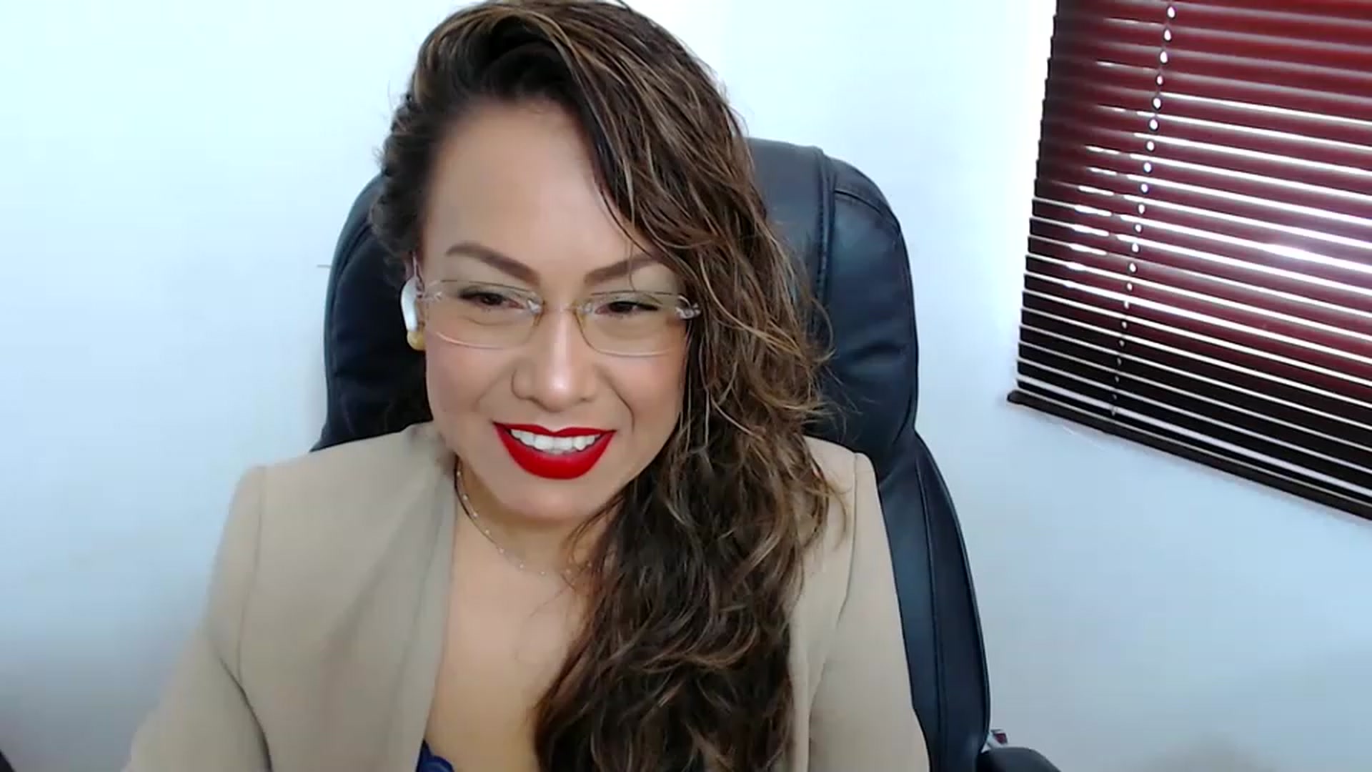 Gallery image thumbnail from office_secret's myfreecams stream on, 05/30/2023, 17:49 image 2 of 20