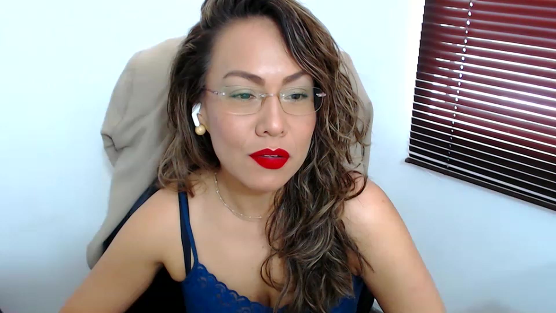 Gallery image thumbnail from office_secret's myfreecams stream on, 05/30/2023, 17:49 image 18 of 20