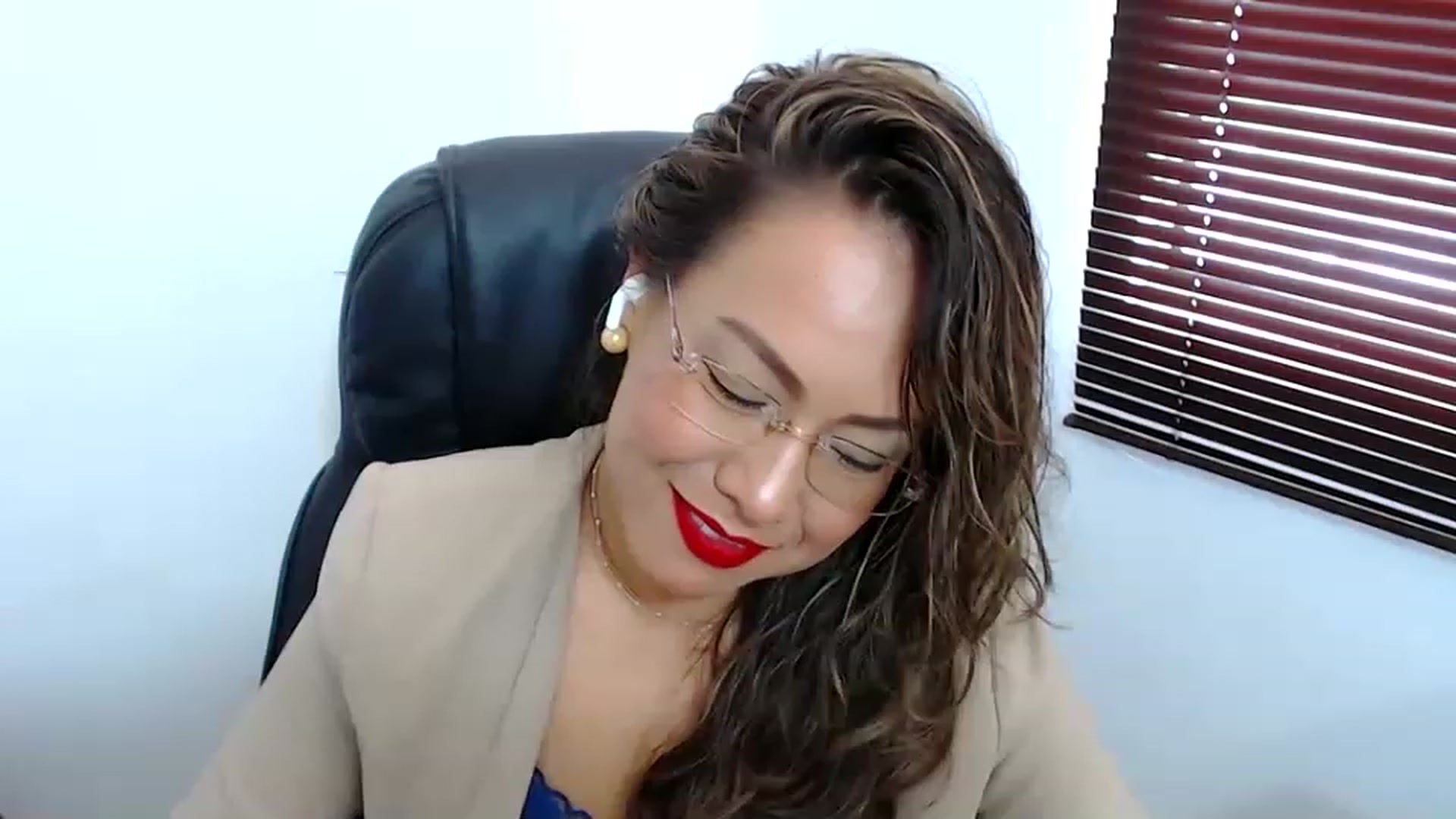 Gallery image thumbnail from office_secret's myfreecams stream on, 05/30/2023, 17:49 image 8 of 20