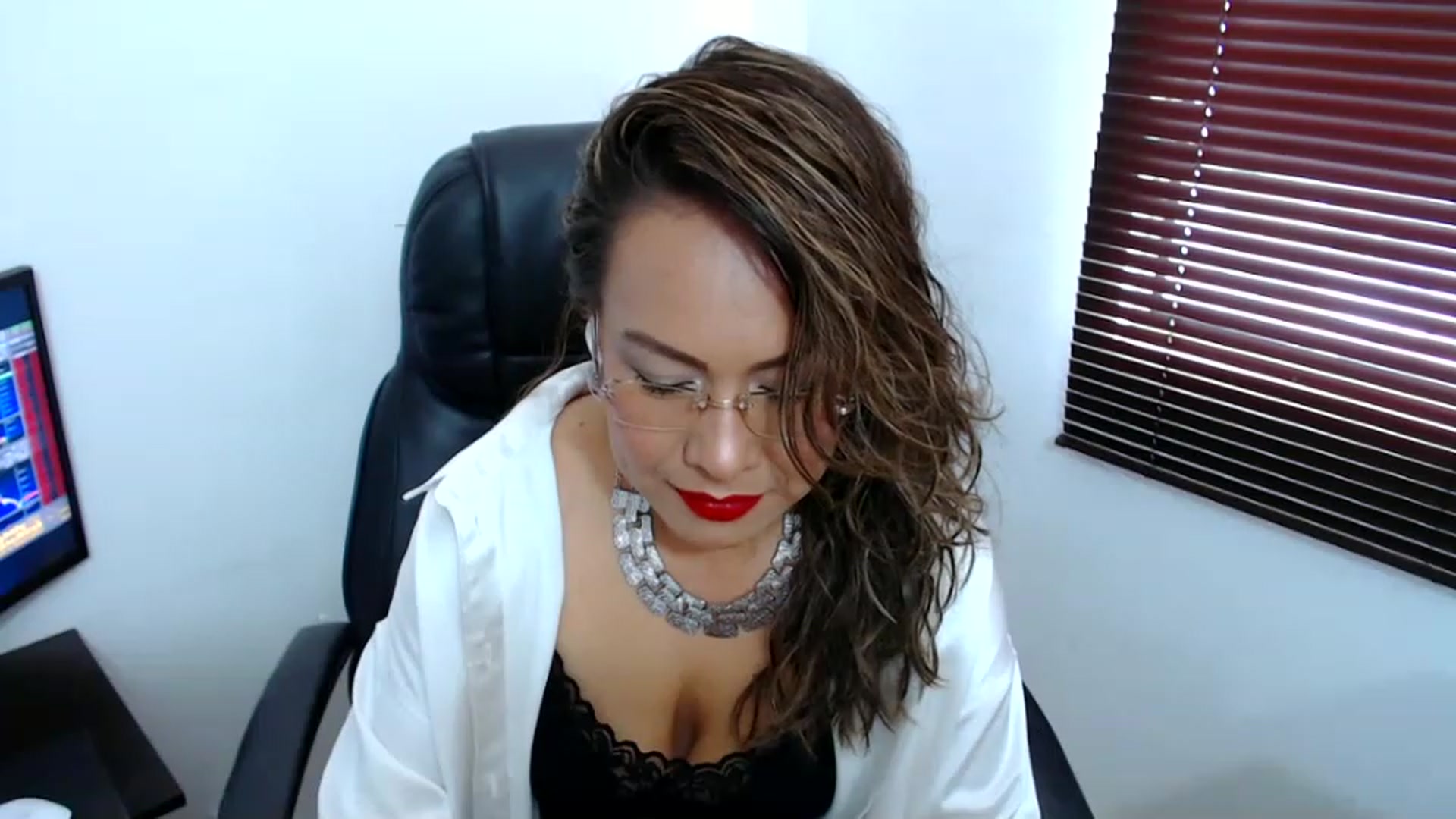 Gallery image thumbnail from office_secret's myfreecams stream on, 06/06/2023, 17:07 image 18 of 20
