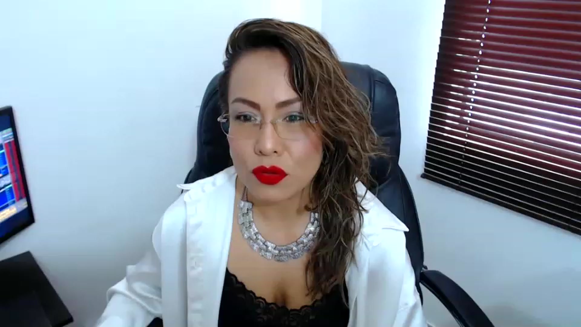Gallery image thumbnail from office_secret's myfreecams stream on, 06/06/2023, 17:07 image 4 of 20